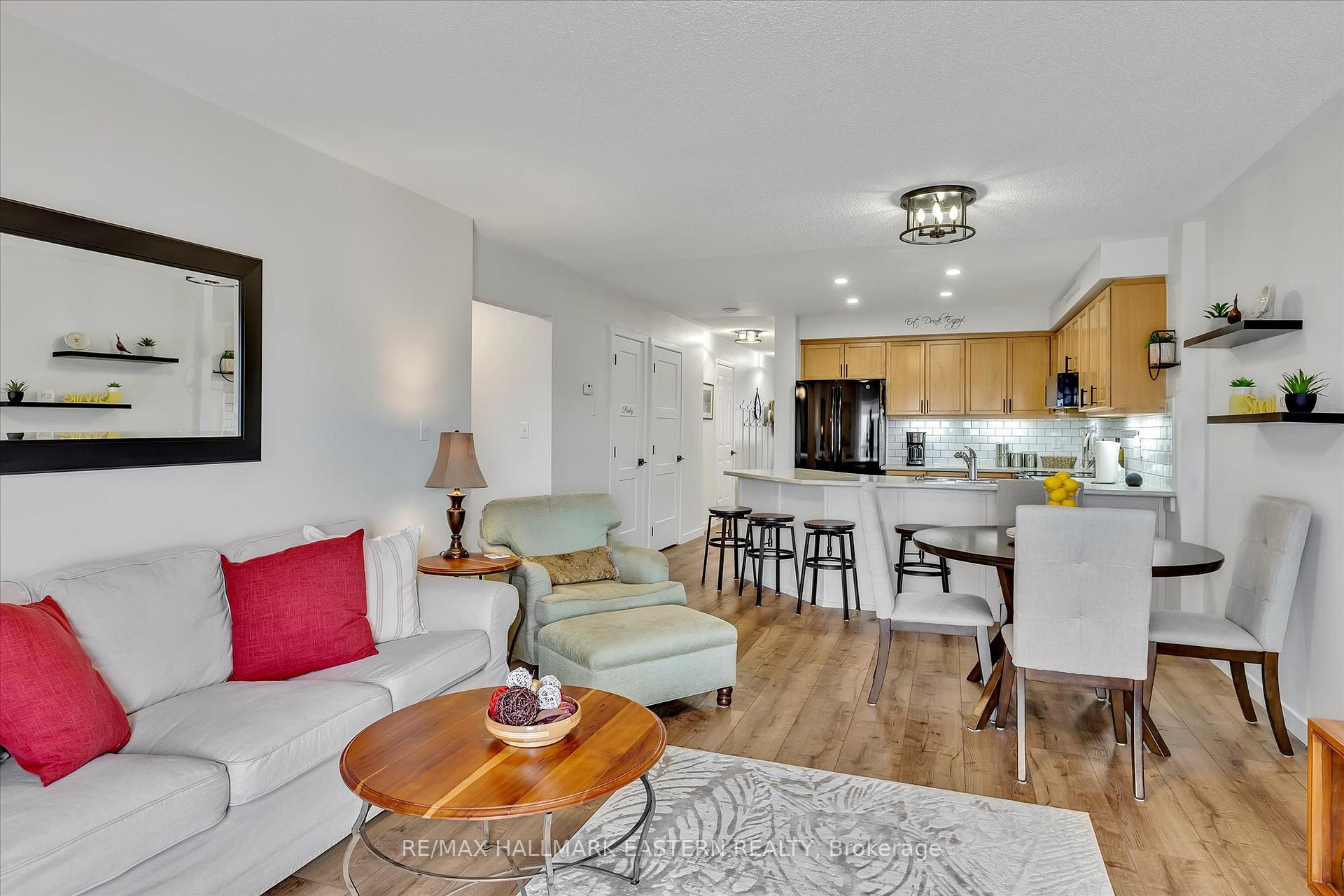 Photo 3 of 533 Garbutt Terrace, Peterborough, Northcrest Ward 5 — HOMEH