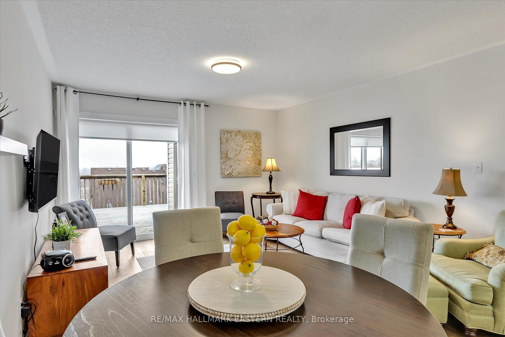 Photo 4 of 533 Garbutt Terrace, Peterborough, Northcrest Ward 5 — HOMEH