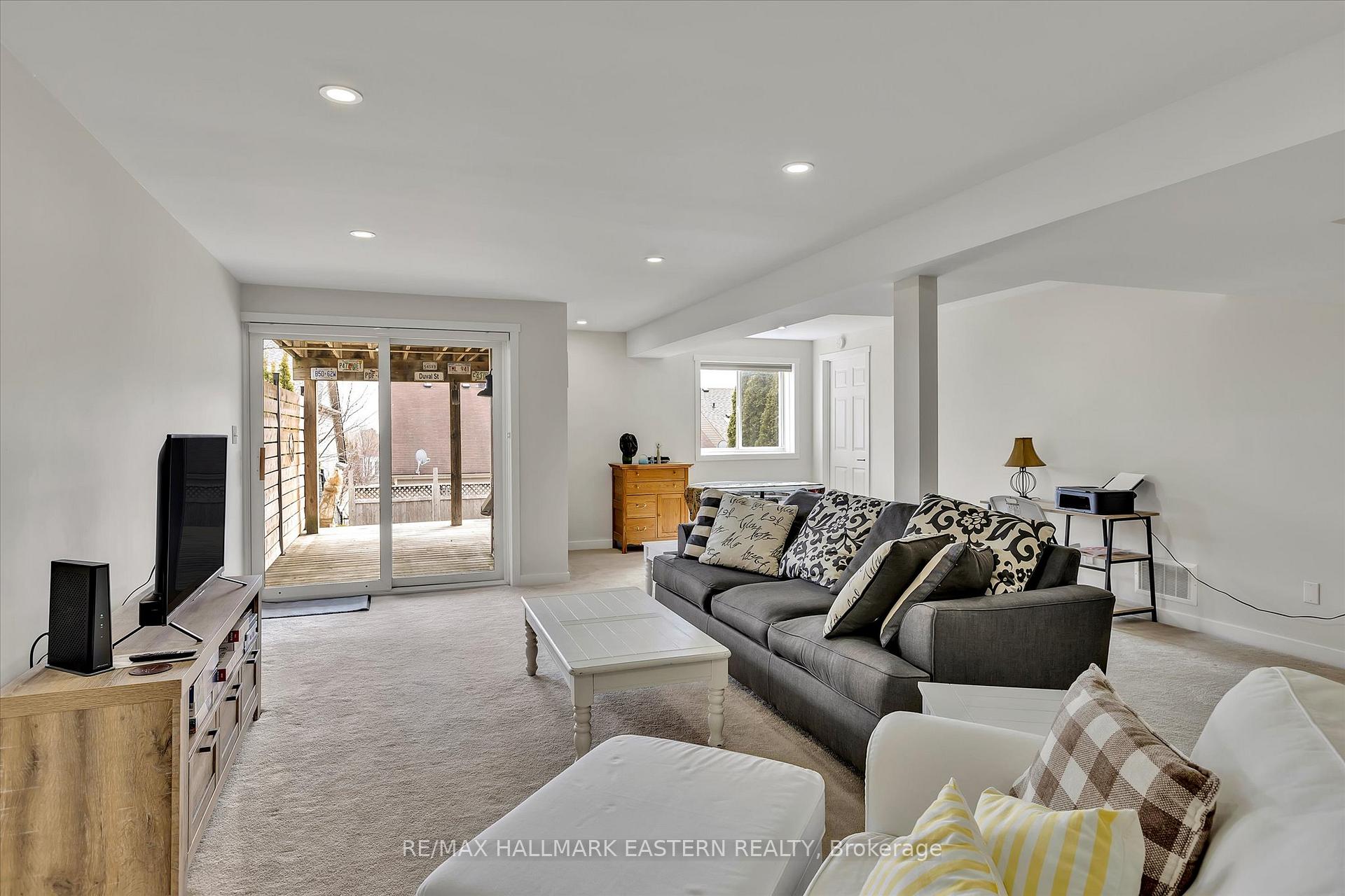 Photo 17 of 533 Garbutt Terrace, Peterborough, Northcrest Ward 5 — HOMEH