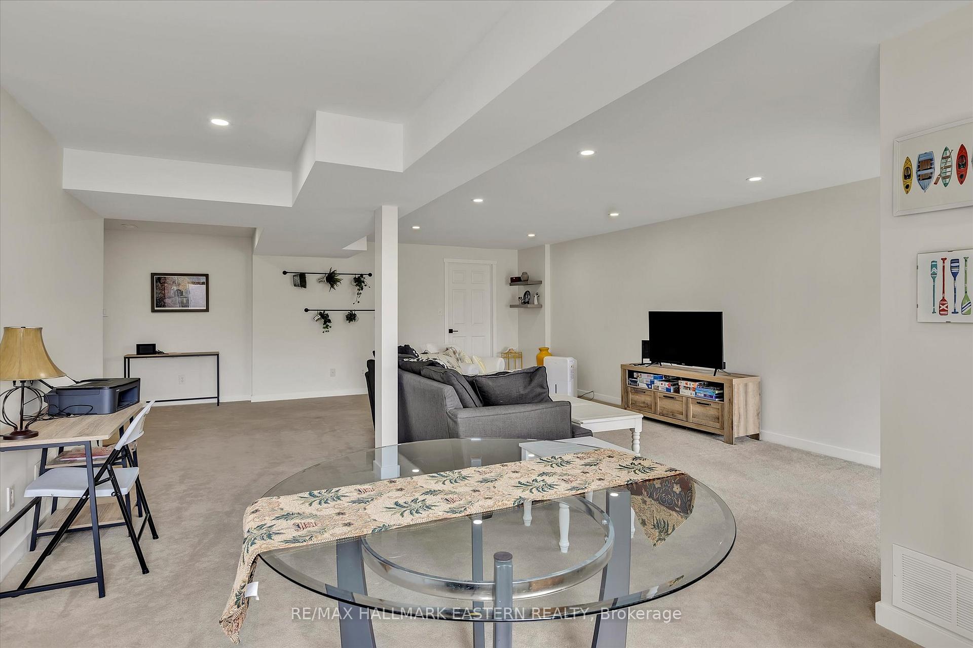 Photo 19 of 533 Garbutt Terrace, Peterborough, Northcrest Ward 5 — HOMEH