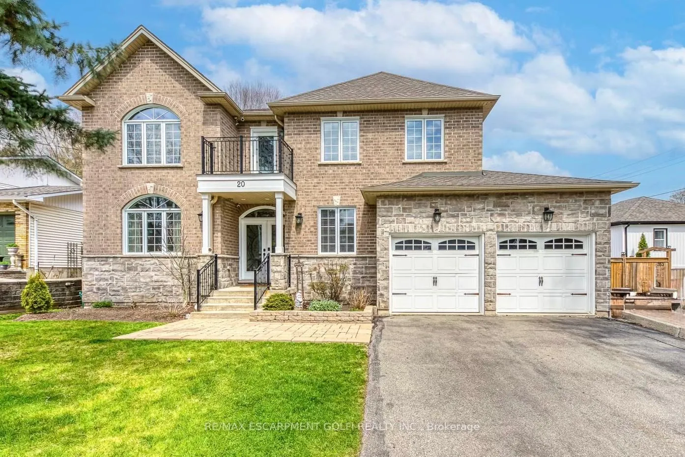 Photo 1 of 20 Vinegar Hill Street, Hamilton, Waterdown — HOMEH