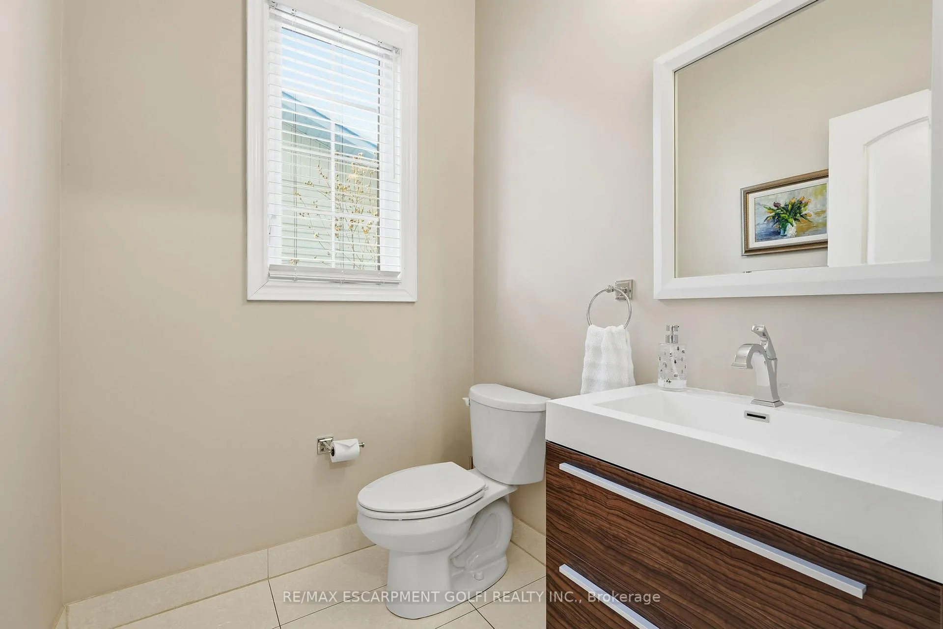 Photo 10 of 20 Vinegar Hill Street, Hamilton, Waterdown — HOMEH
