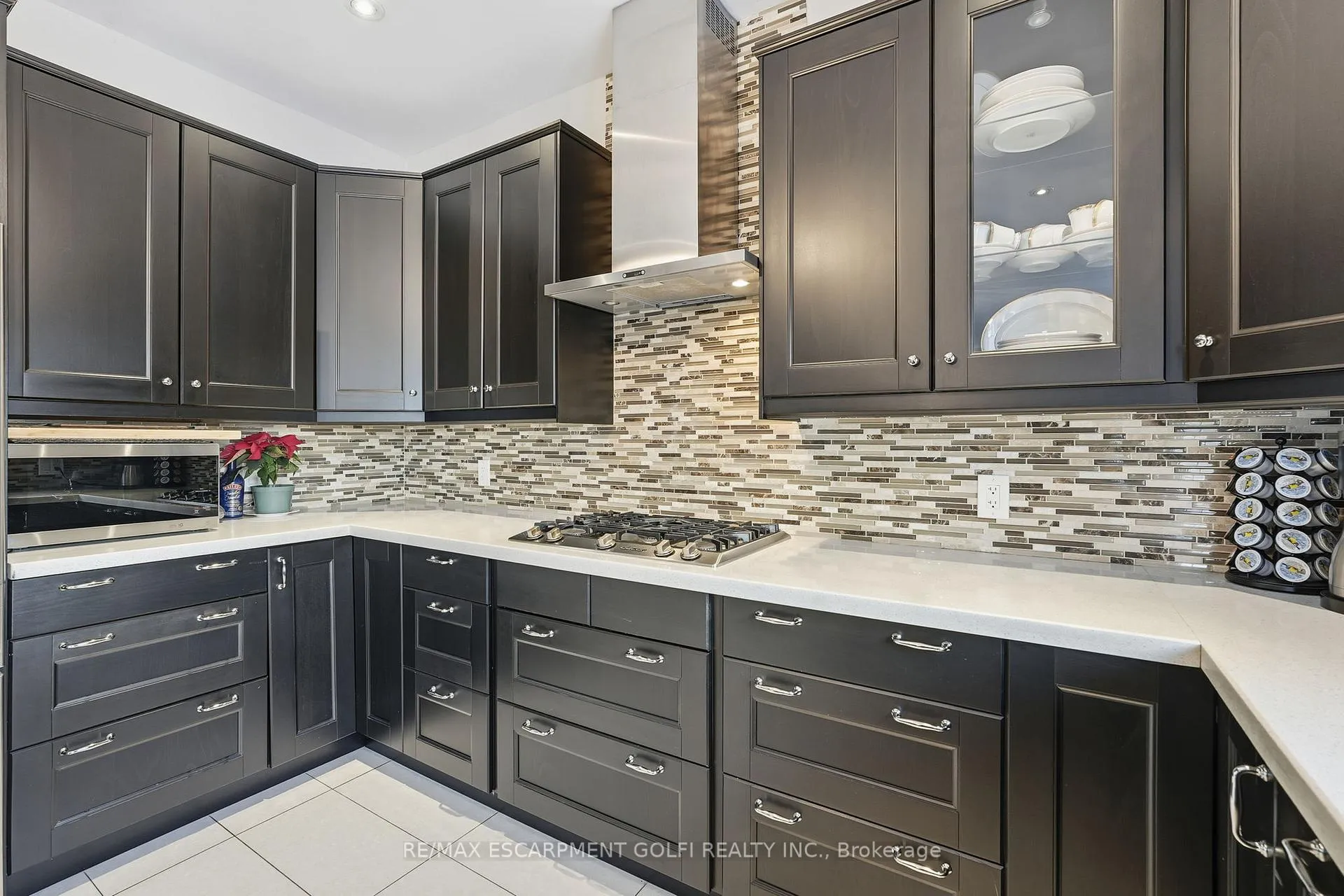 Photo 19 of 20 Vinegar Hill Street, Hamilton, Waterdown — HOMEH