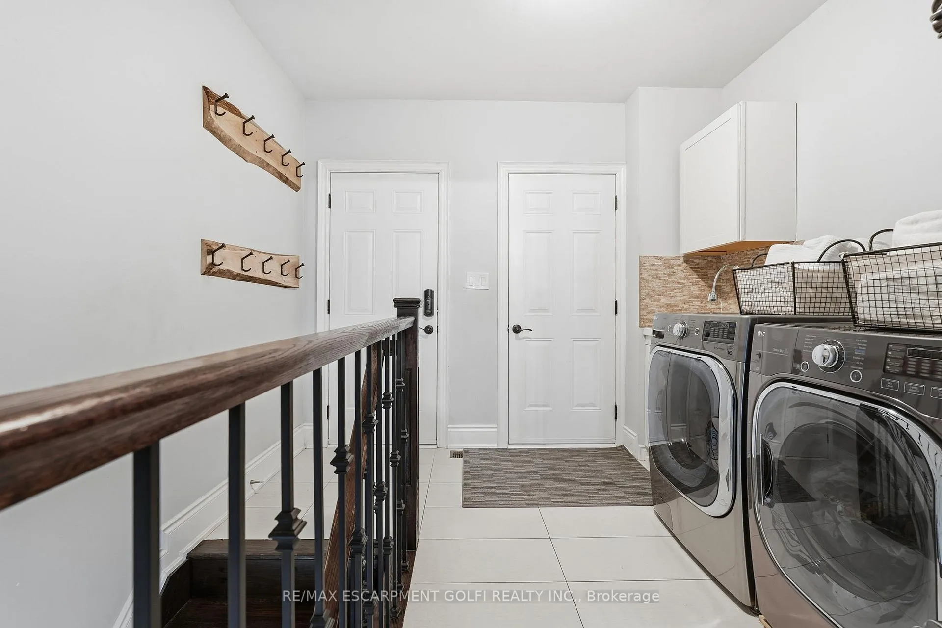 Photo 21 of 20 Vinegar Hill Street, Hamilton, Waterdown — HOMEH