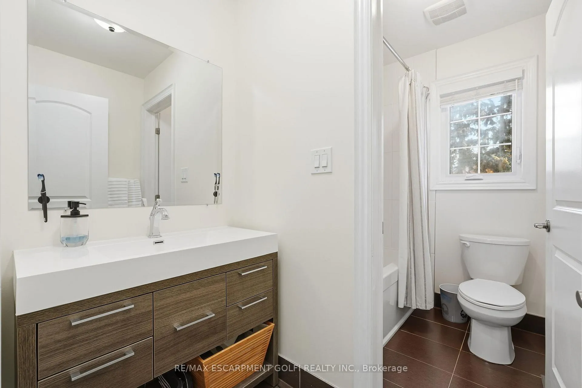 Photo 29 of 20 Vinegar Hill Street, Hamilton, Waterdown — HOMEH