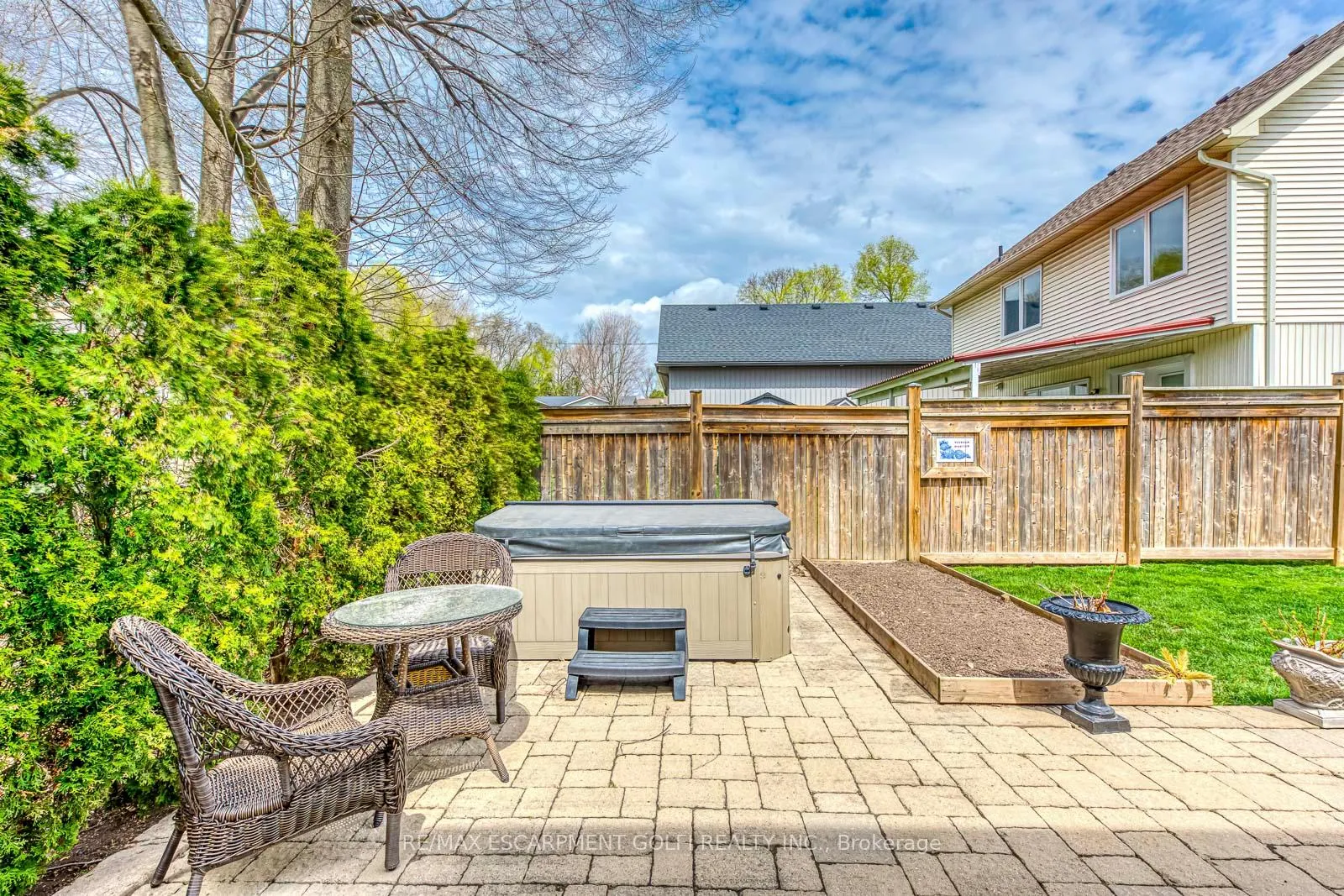 Photo 38 of 20 Vinegar Hill Street, Hamilton, Waterdown — HOMEH