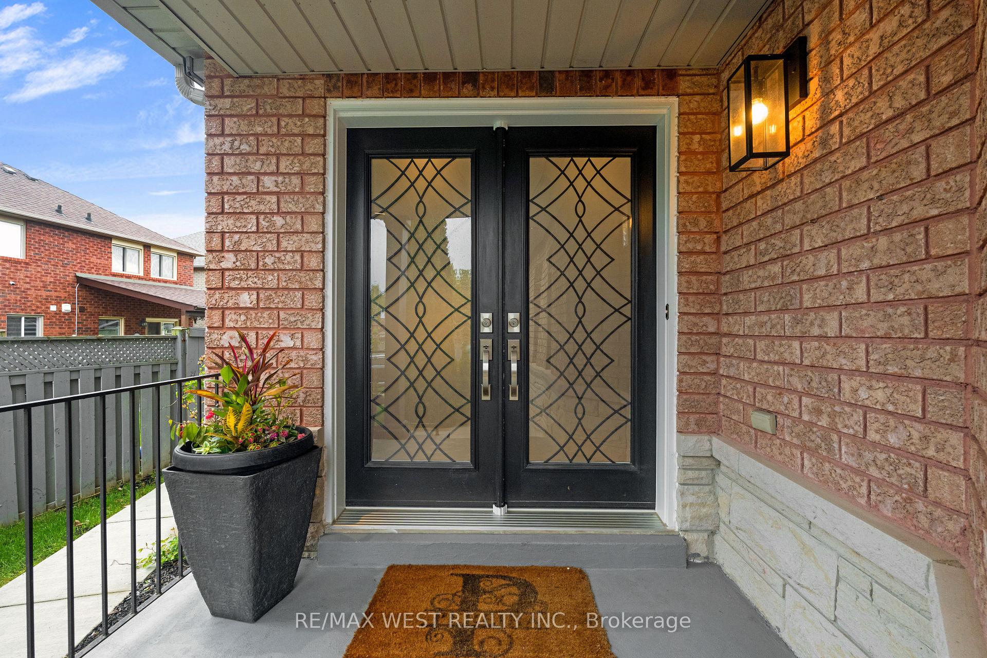 Photo 4 of 43 Wakely Boulevard, Caledon, Bolton West — HOMEH
