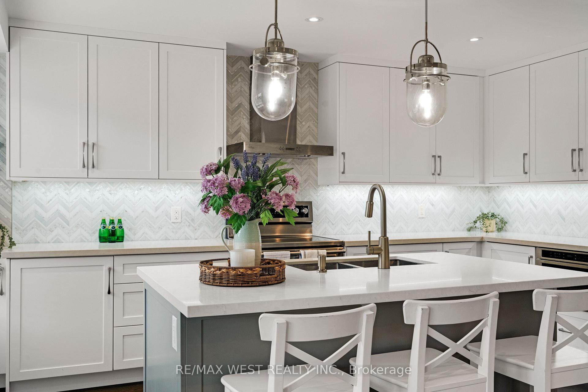 Photo 13 of 43 Wakely Boulevard, Caledon, Bolton West — HOMEH