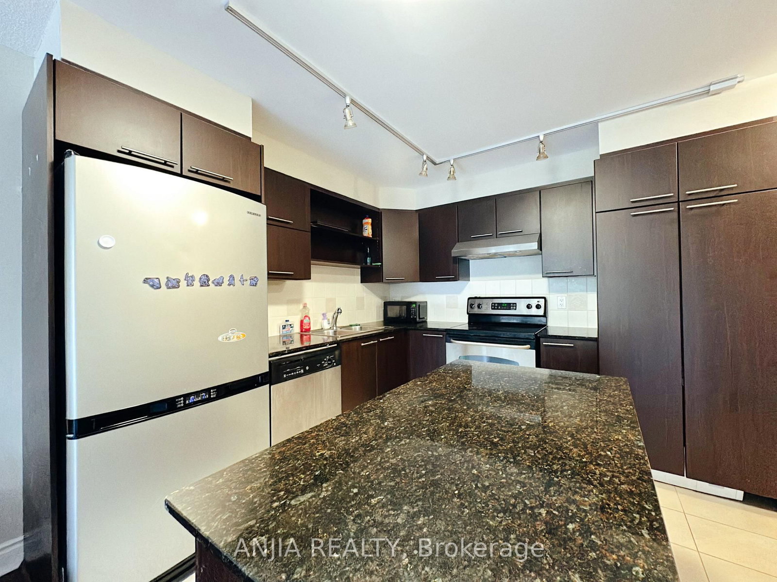 Photo 8 of Unit 219A, 39 Galleria Pkwy, Markham, Commerce Valley — HOMEH