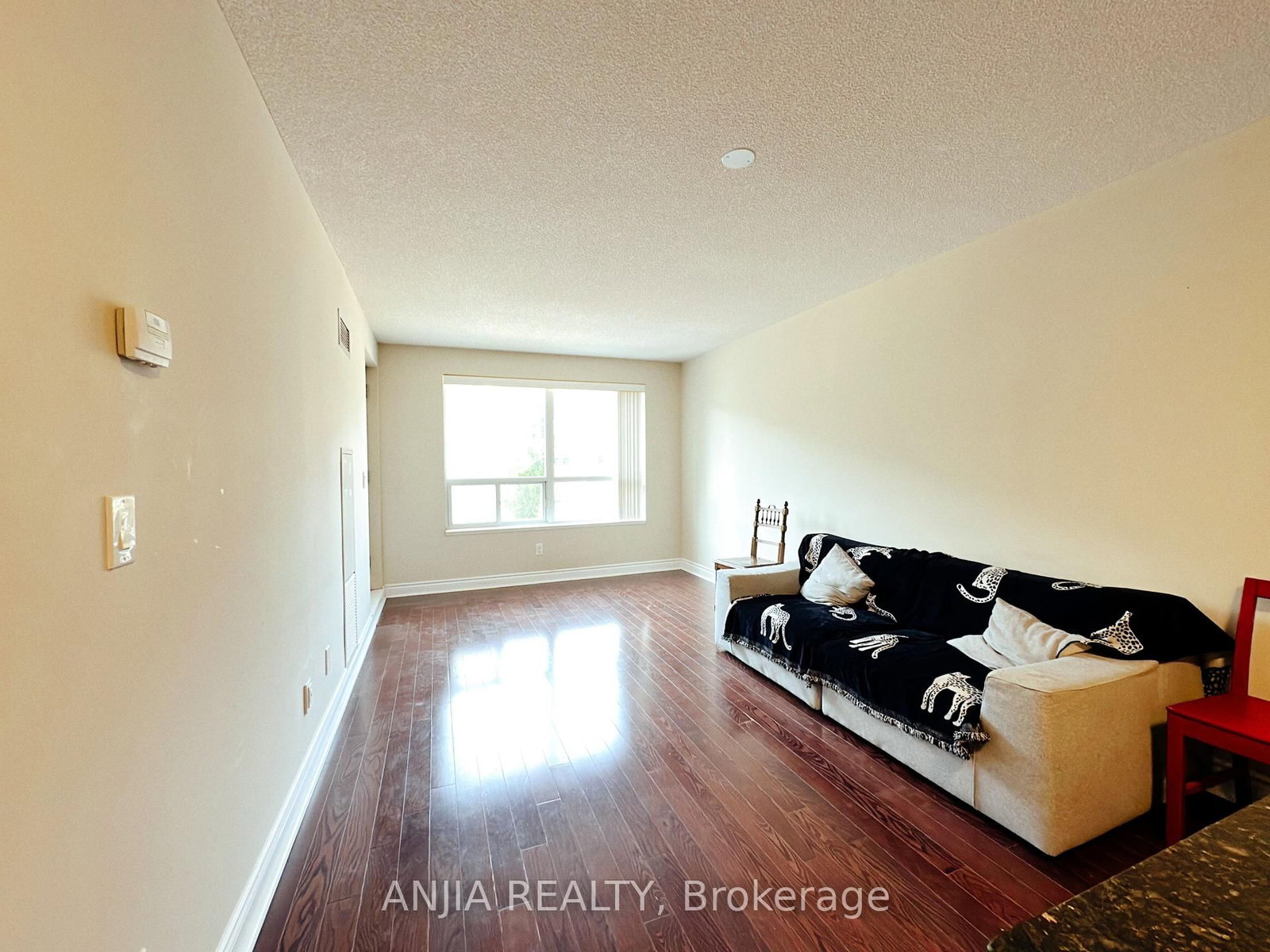 Photo 5 of Unit 219A, 39 Galleria Pkwy, Markham, Commerce Valley — HOMEH