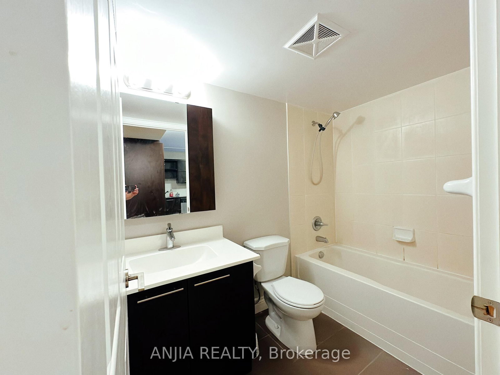 Photo 7 of Unit 219A, 39 Galleria Pkwy, Markham, Commerce Valley — HOMEH