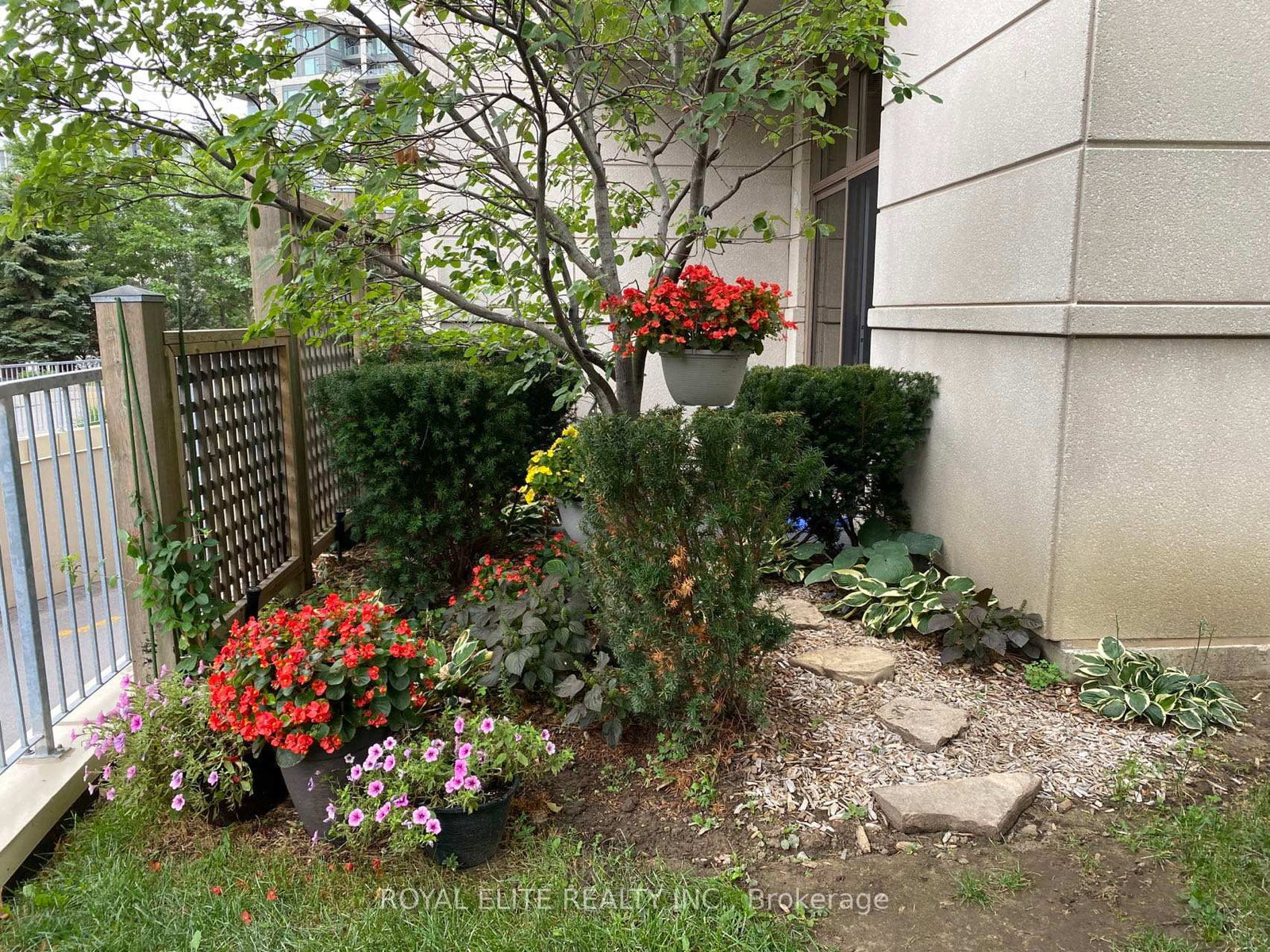 Photo 1 of Unit 102, 39 Galleria Pkwy, Markham, Commerce Valley — HOMEH