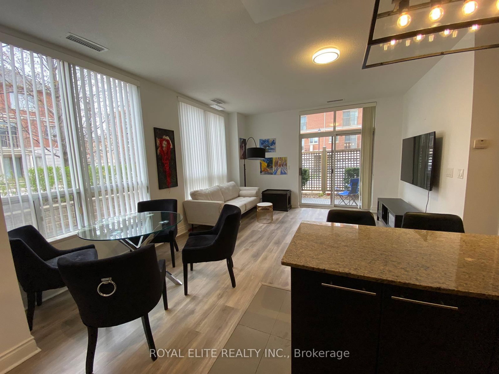 Photo 2 of Unit 102, 39 Galleria Pkwy, Markham, Commerce Valley — HOMEH