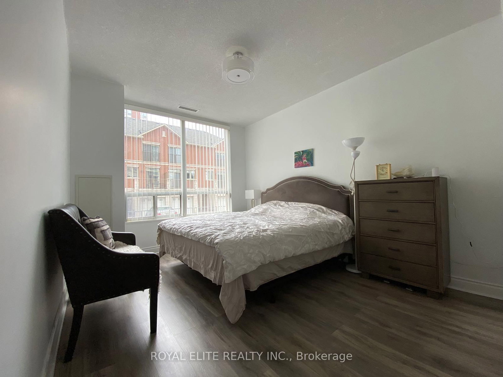 Photo 3 of Unit 102, 39 Galleria Pkwy, Markham, Commerce Valley — HOMEH