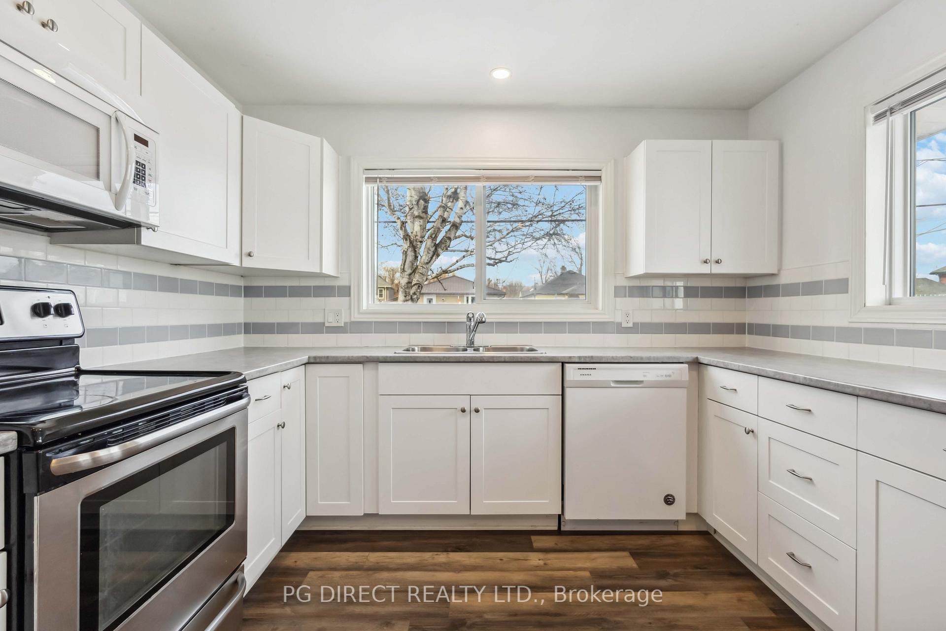 Photo 3 of 657 Chamberlain Street, Peterborough, Otonabee Ward 1 — HOMEH