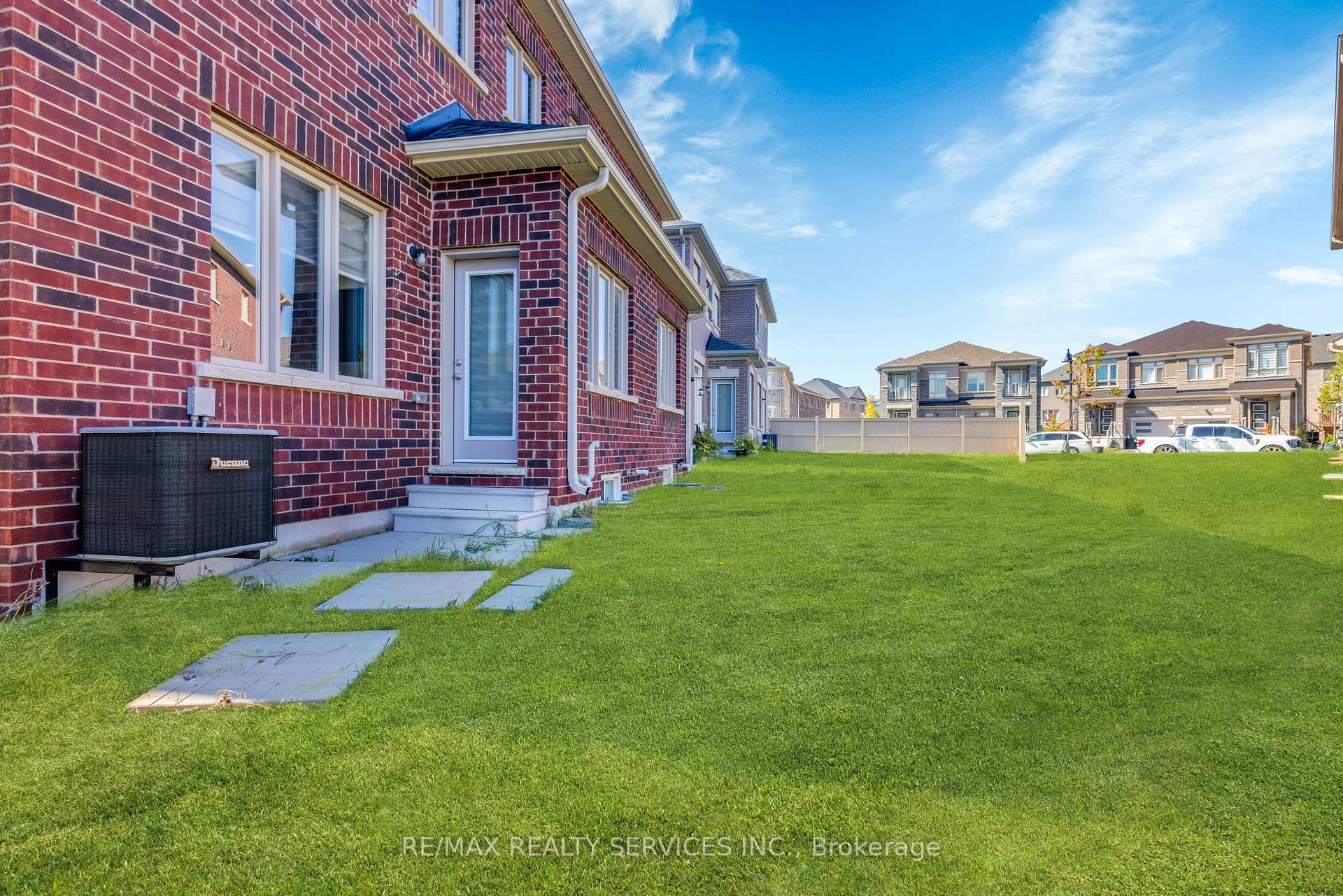 Photo 39 of 41 Trail Bank Gardens, Hamilton, Waterdown — HOMEH