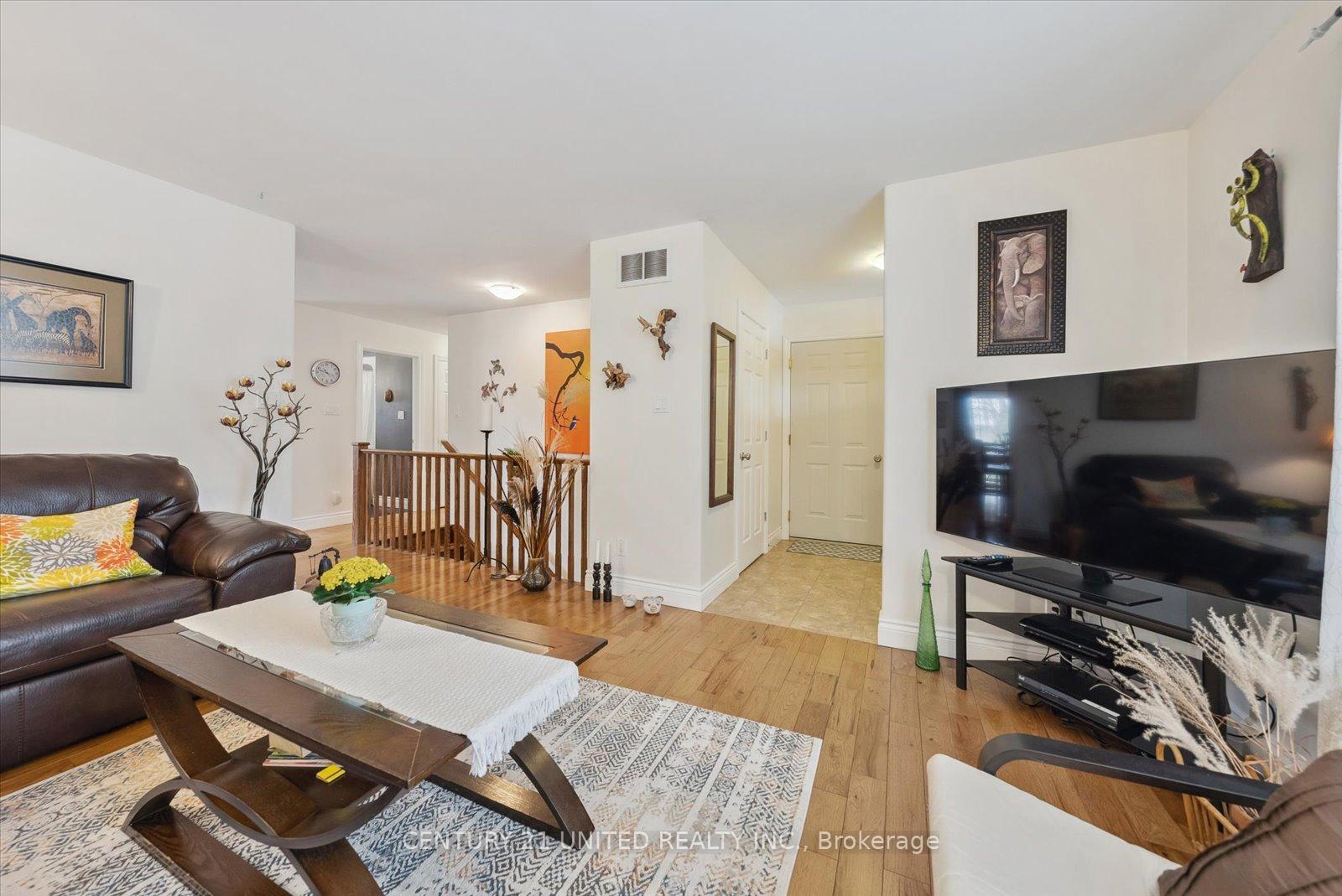 Photo 9 of 741 Bethune Street, Peterborough, Northcrest Ward 5 — HOMEH