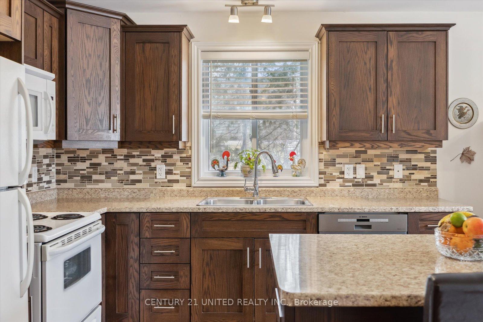 Photo 14 of 741 Bethune Street, Peterborough, Northcrest Ward 5 — HOMEH