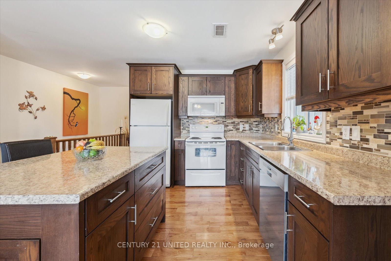 Photo 15 of 741 Bethune Street, Peterborough, Northcrest Ward 5 — HOMEH