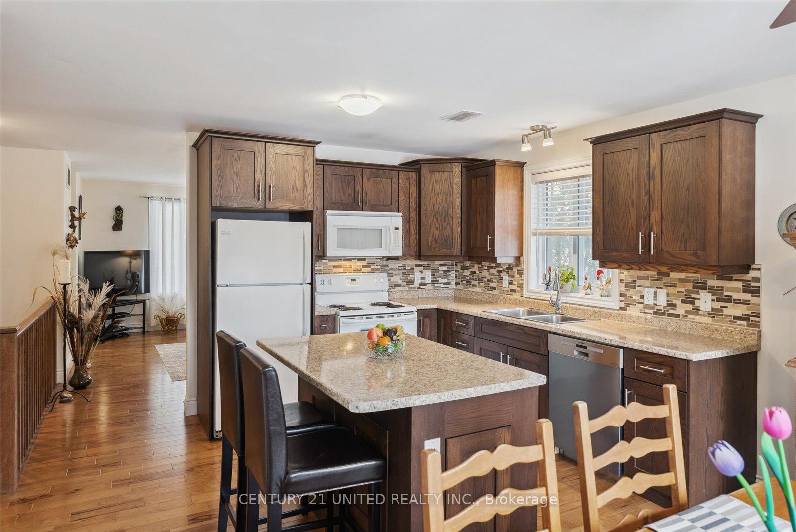 Photo 21 of 741 Bethune Street, Peterborough, Northcrest Ward 5 — HOMEH