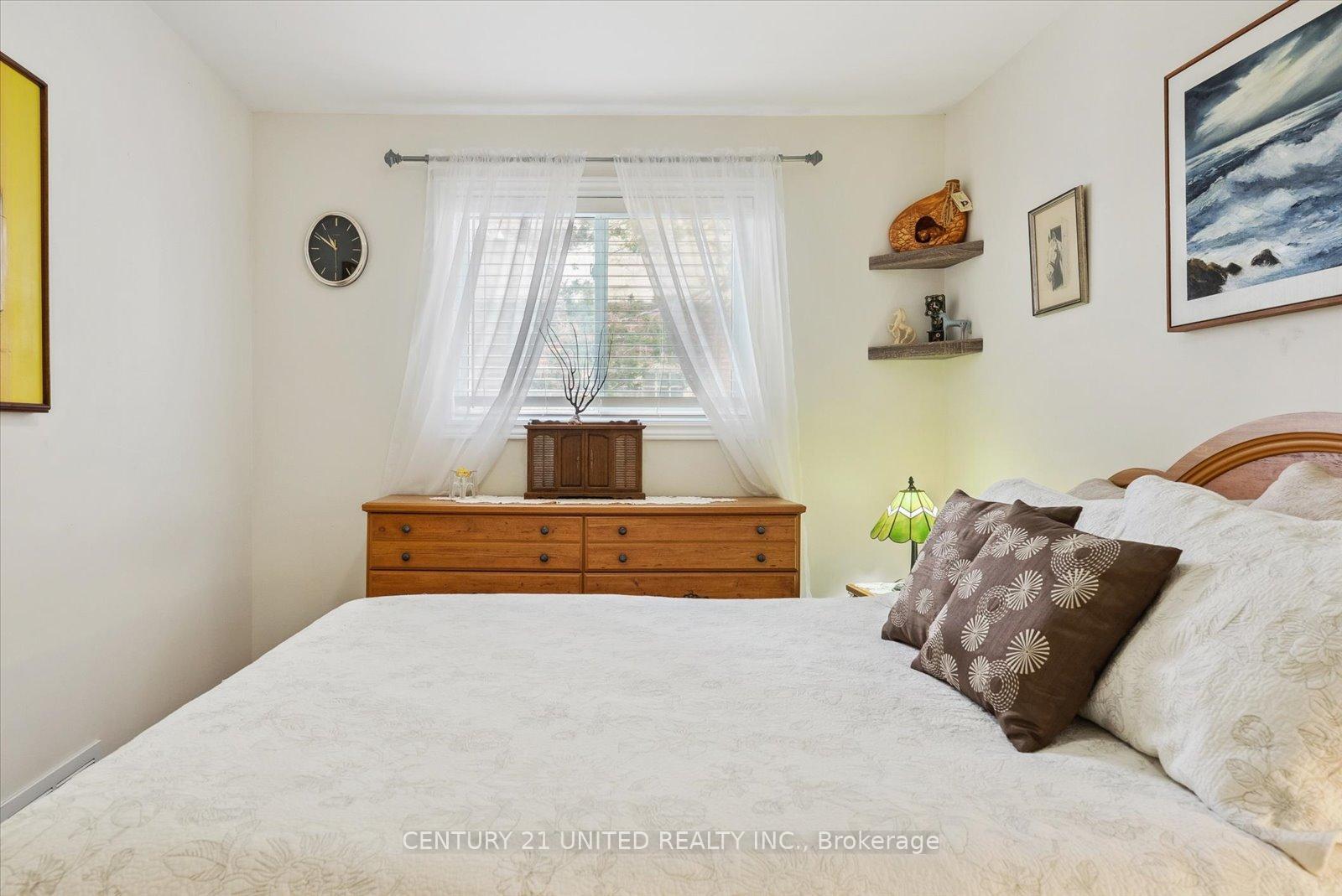 Photo 32 of 741 Bethune Street, Peterborough, Northcrest Ward 5 — HOMEH