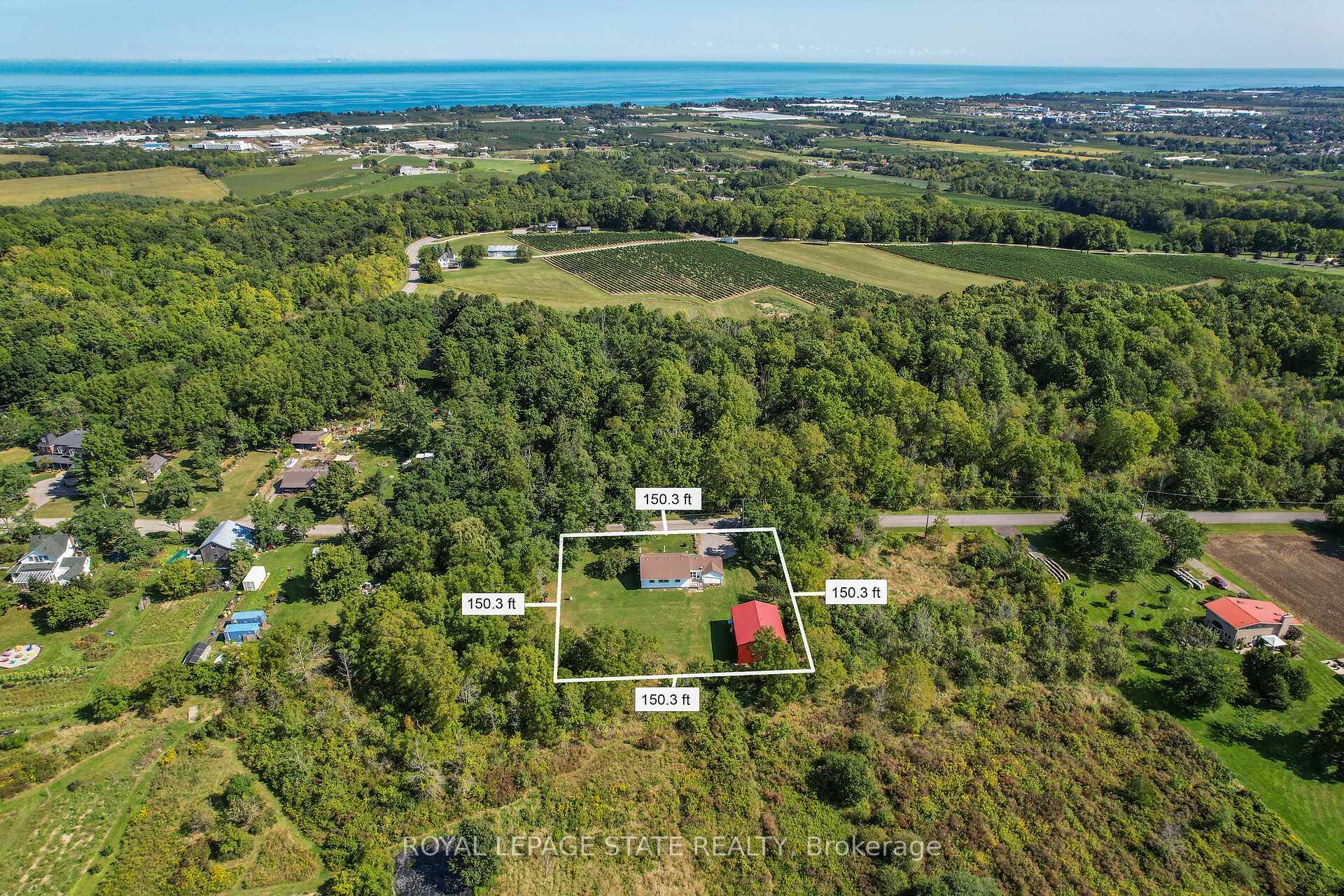Photo 2 of 532 Ridge Road E, Grimsby, Grimsby Escarpment — HOMEH