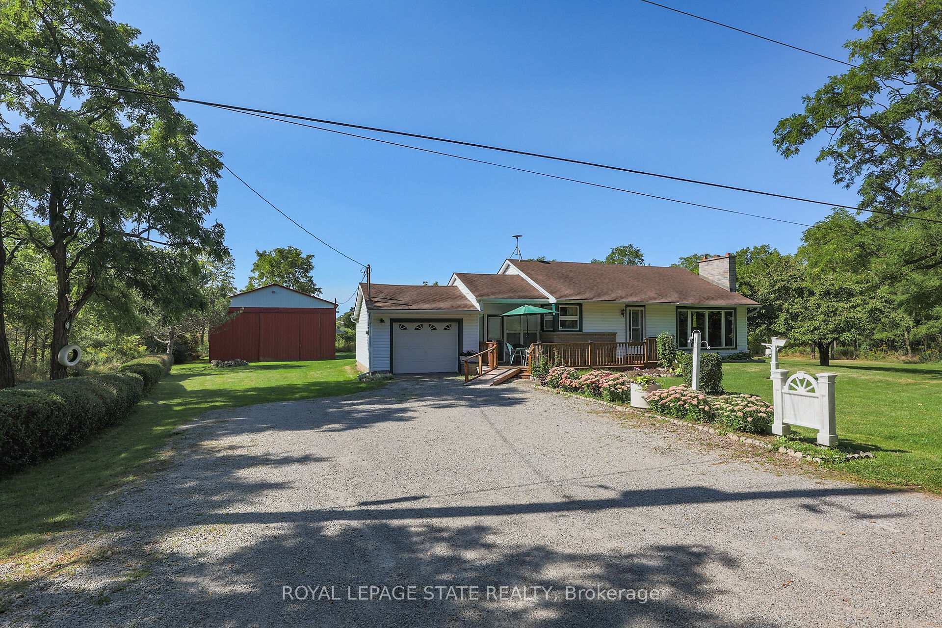 Photo 3 of 532 Ridge Road E, Grimsby, Grimsby Escarpment — HOMEH
