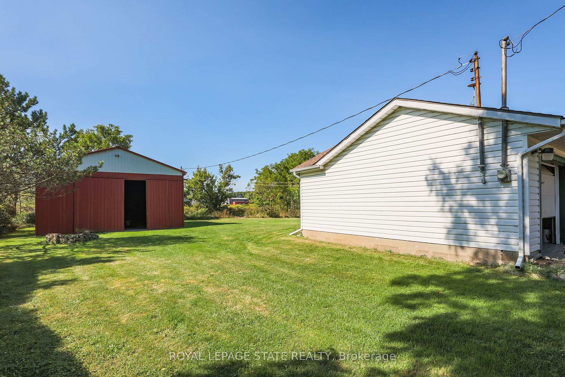 Photo 4 of 532 Ridge Road E, Grimsby, Grimsby Escarpment — HOMEH