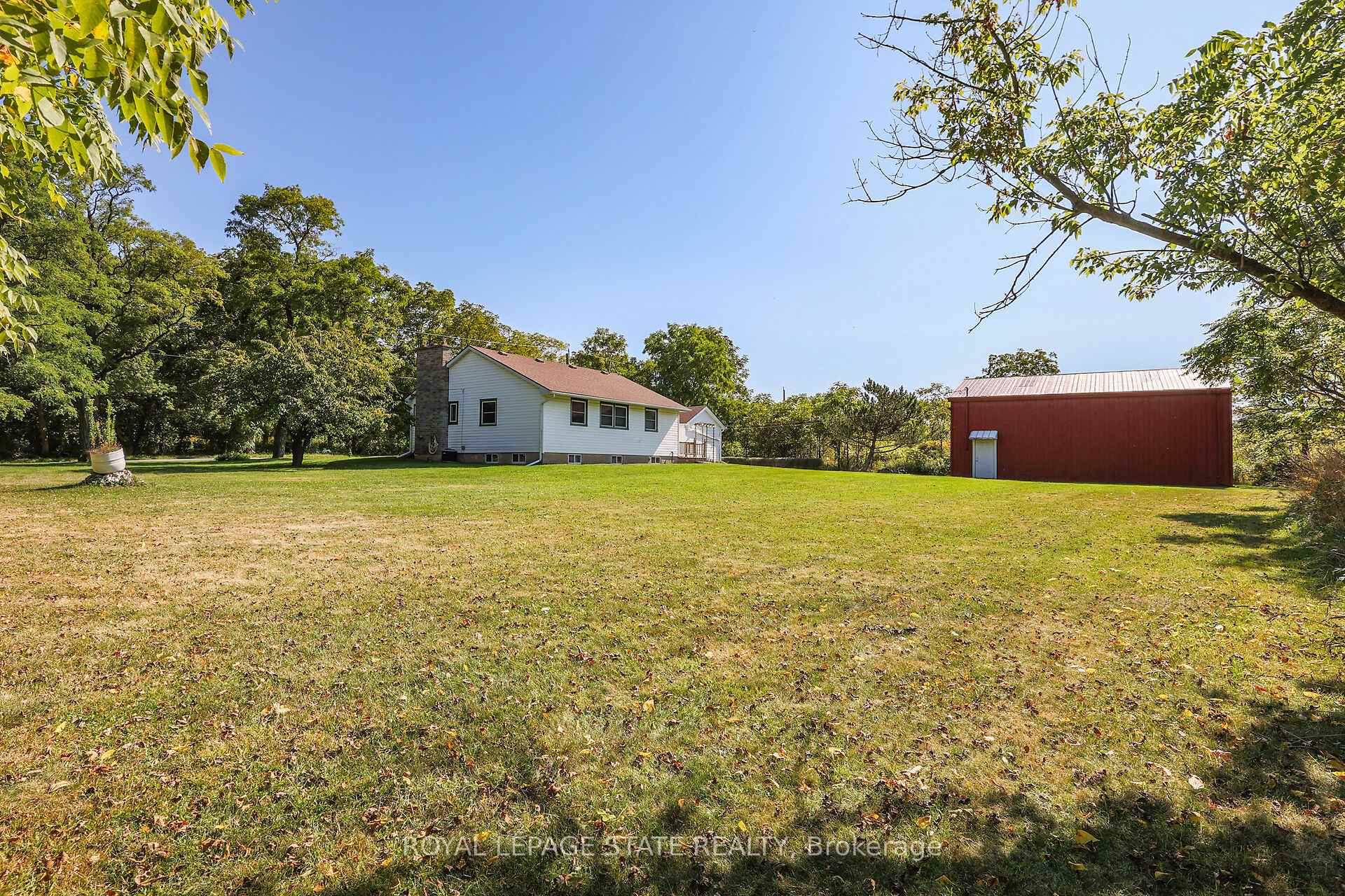 Photo 8 of 532 Ridge Road E, Grimsby, Grimsby Escarpment — HOMEH