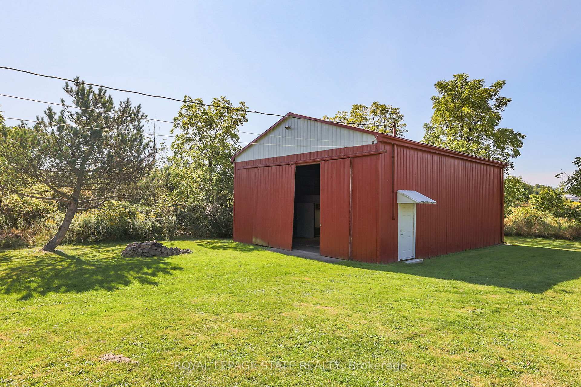 Photo 32 of 532 Ridge Road E, Grimsby, Grimsby Escarpment — HOMEH