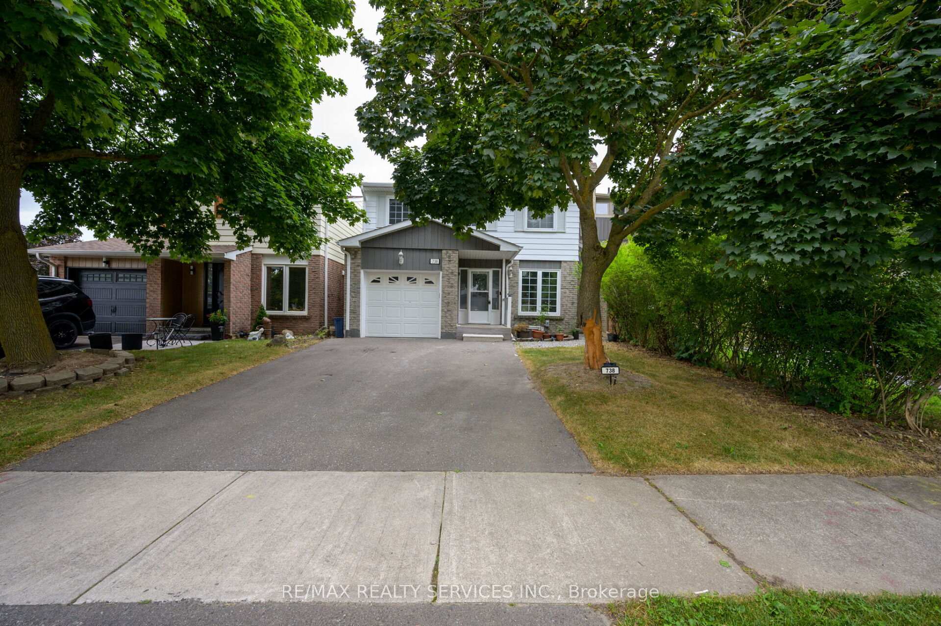 Front of 738 Briar Crescent
