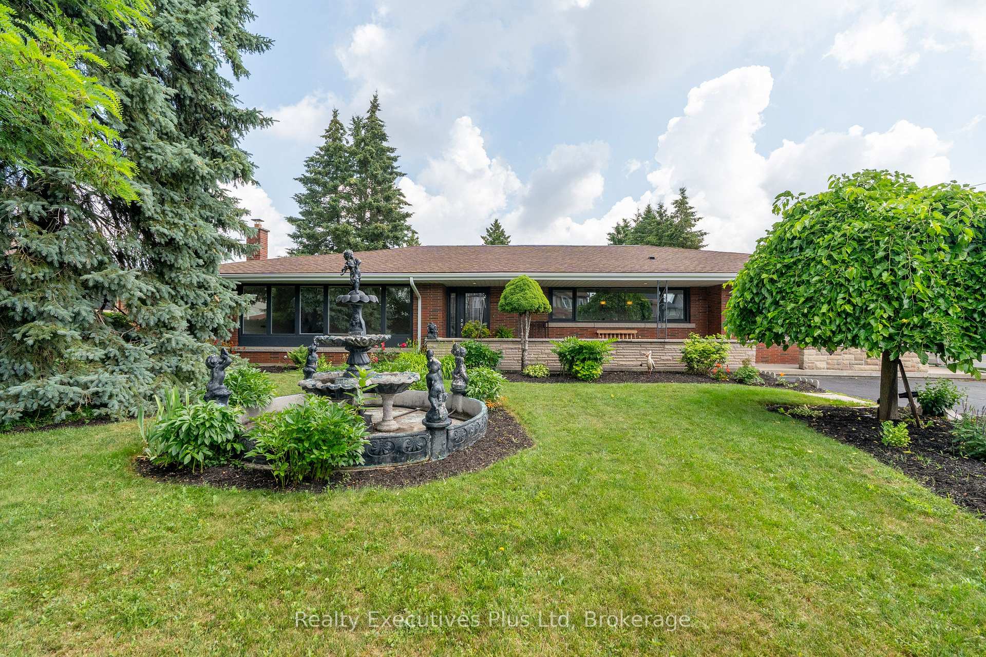 Photo 1 of 135 Cityview Drive N, Guelph, Grange Road — HOMEH