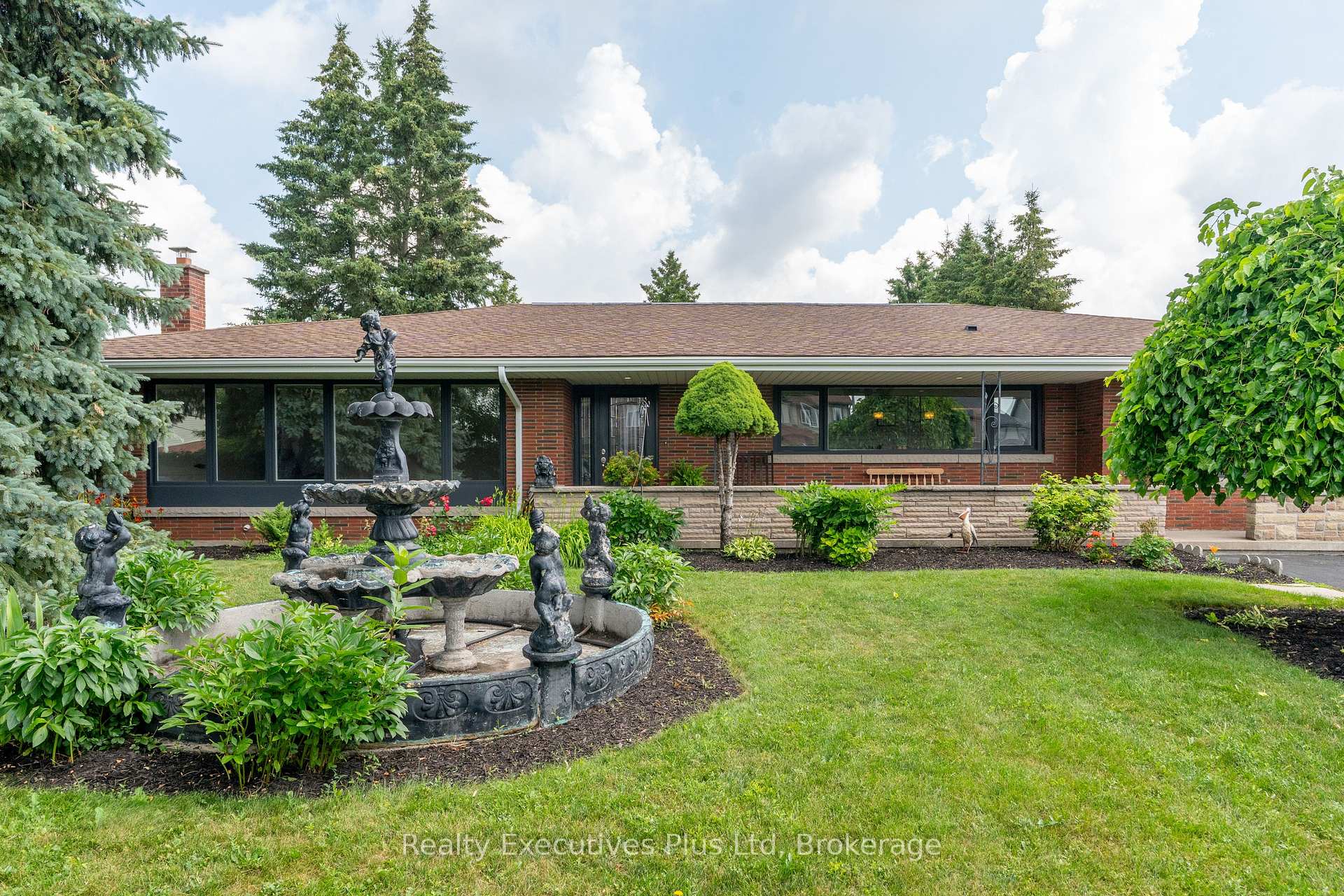 Photo 2 of 135 Cityview Drive N, Guelph, Grange Road — HOMEH