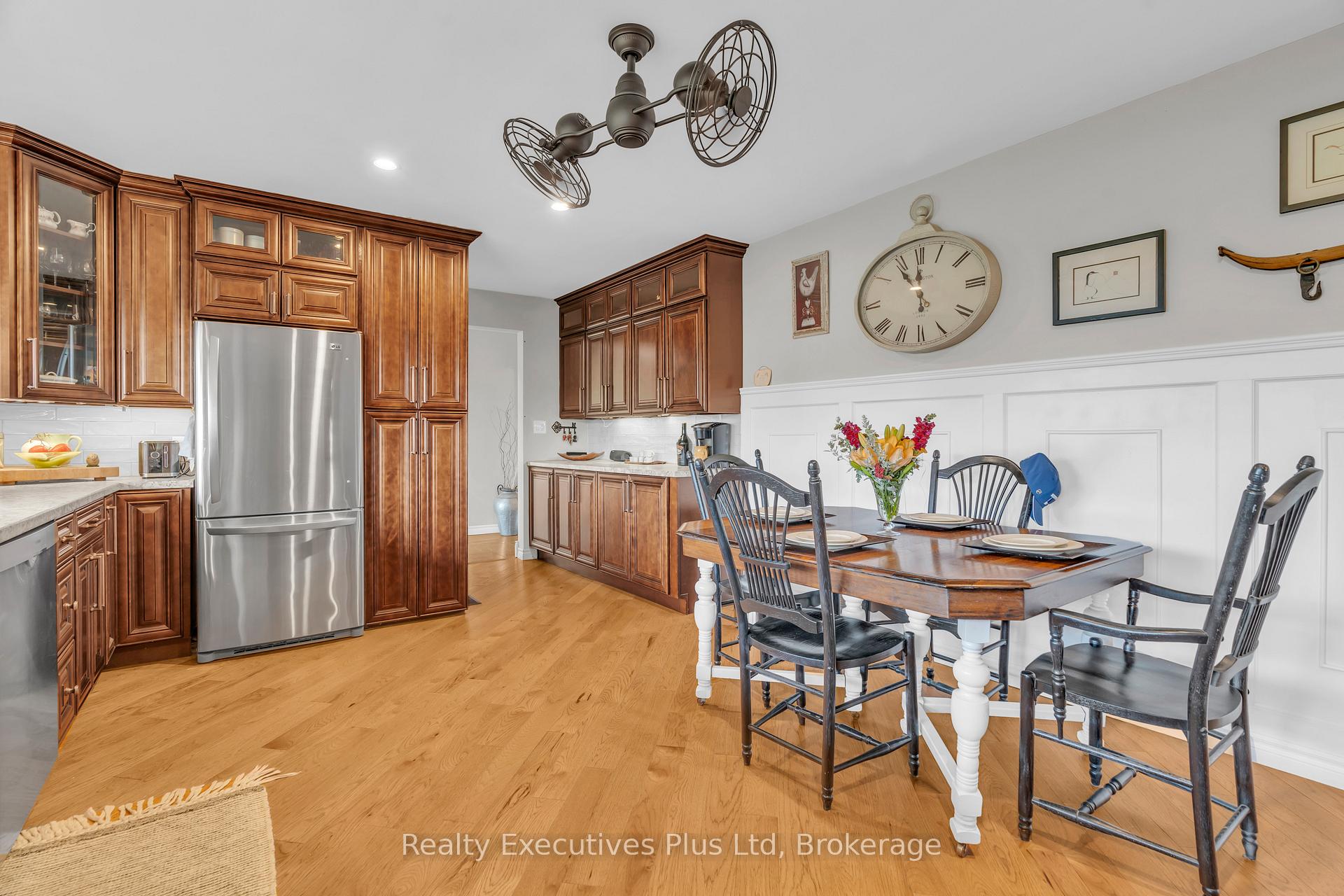 Photo 7 of 135 Cityview Drive N, Guelph, Grange Road — HOMEH