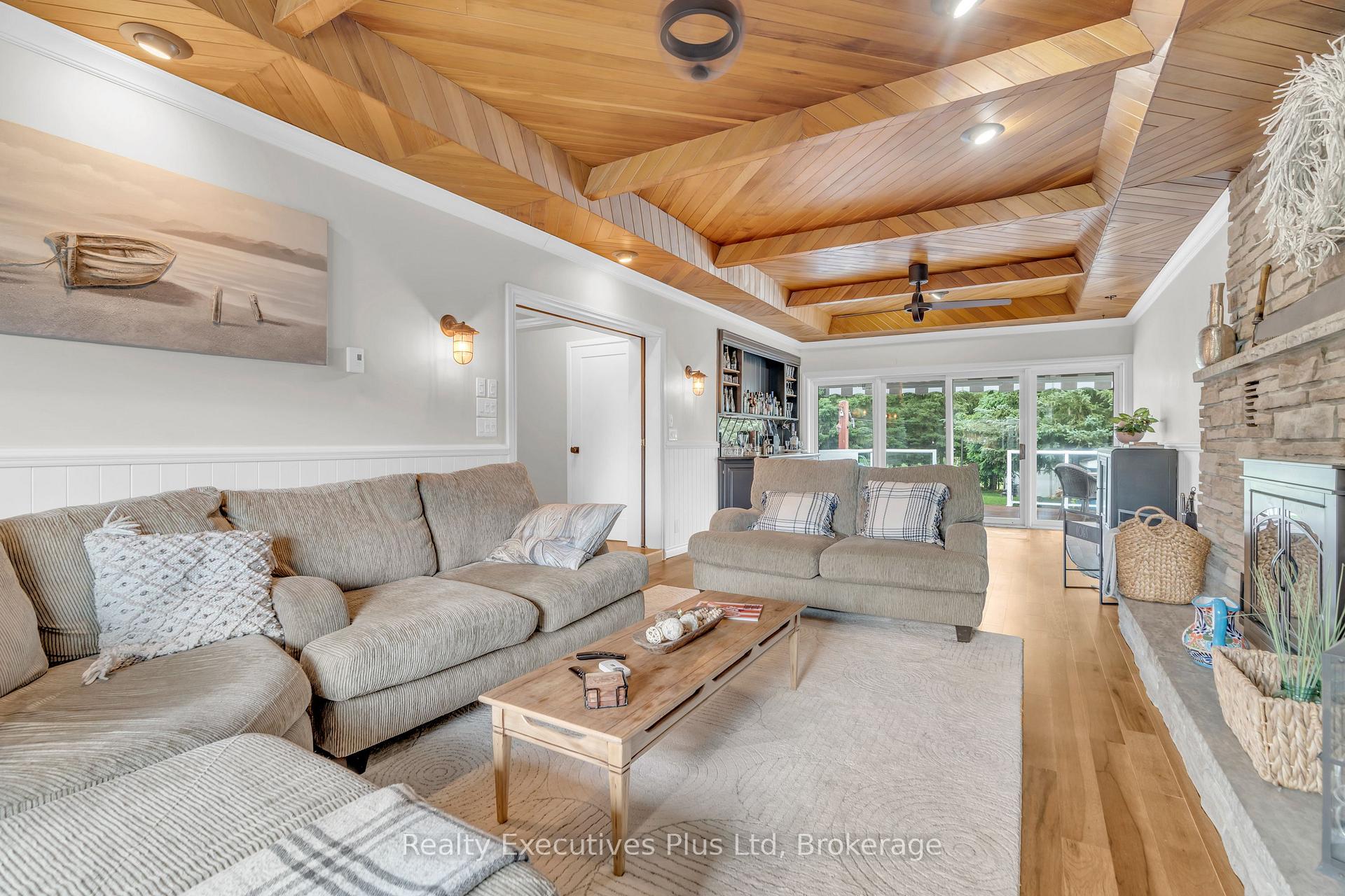 Photo 9 of 135 Cityview Drive N, Guelph, Grange Road — HOMEH