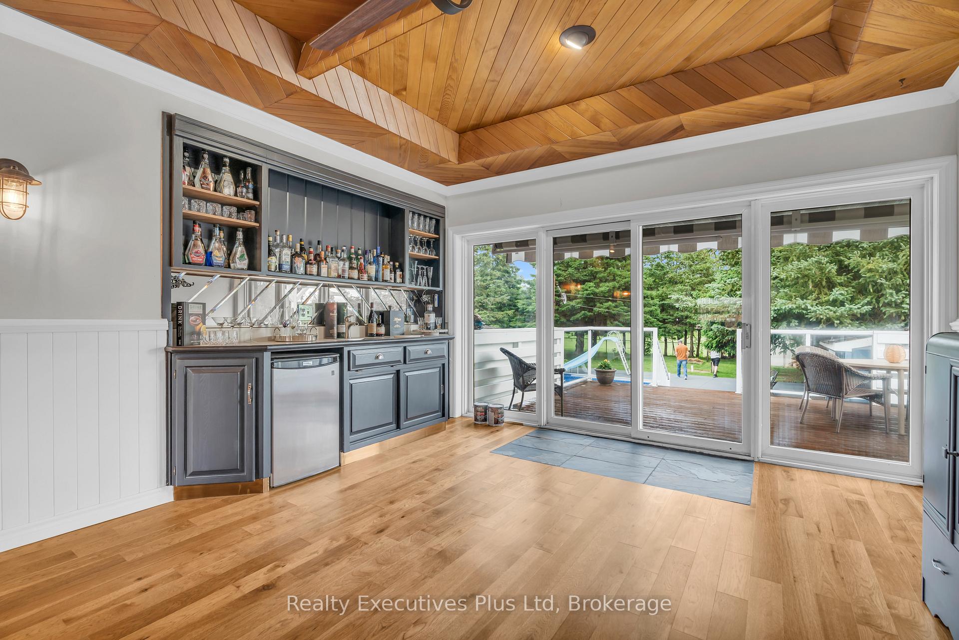 Photo 10 of 135 Cityview Drive N, Guelph, Grange Road — HOMEH