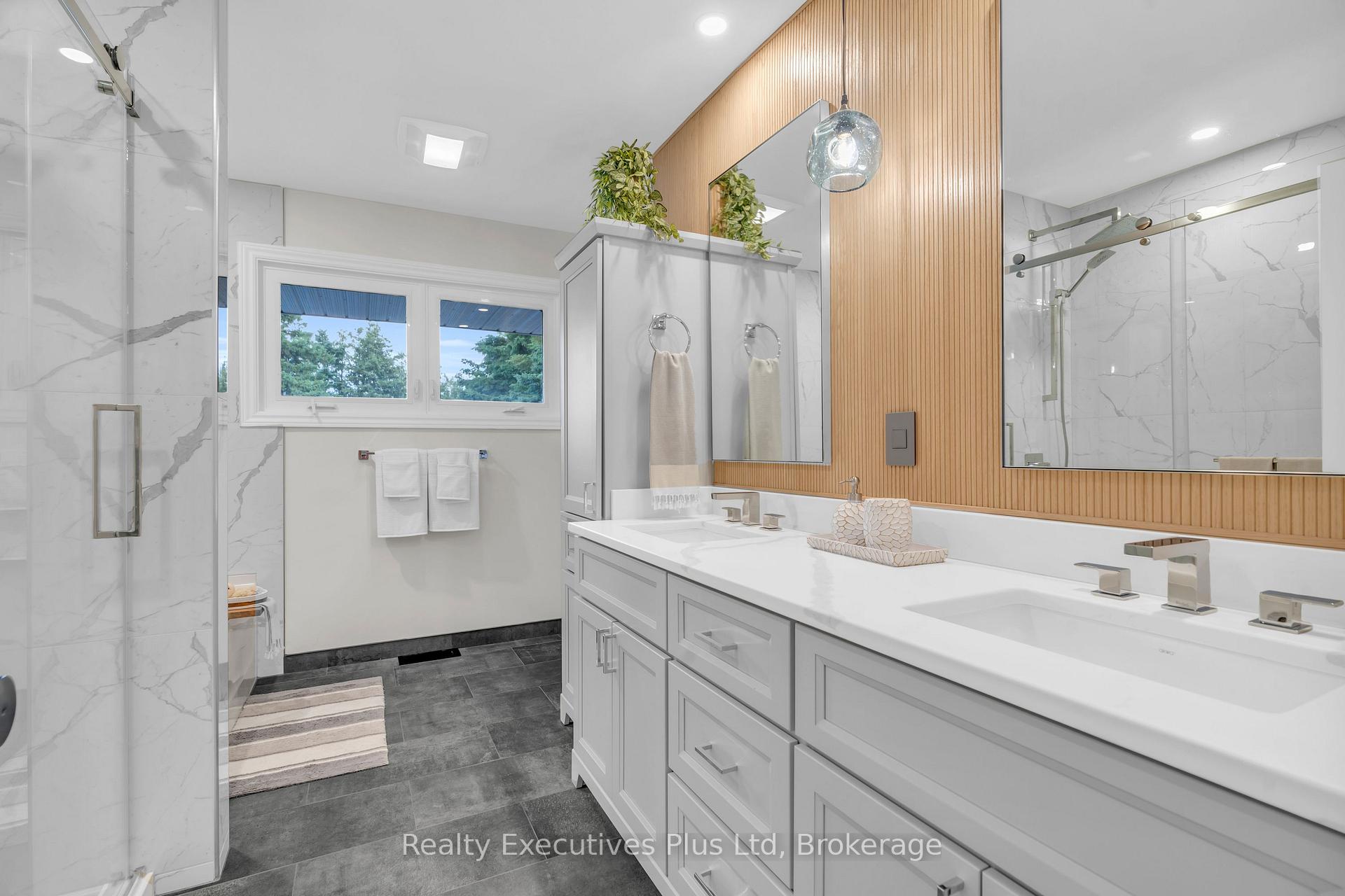 Photo 11 of 135 Cityview Drive N, Guelph, Grange Road — HOMEH