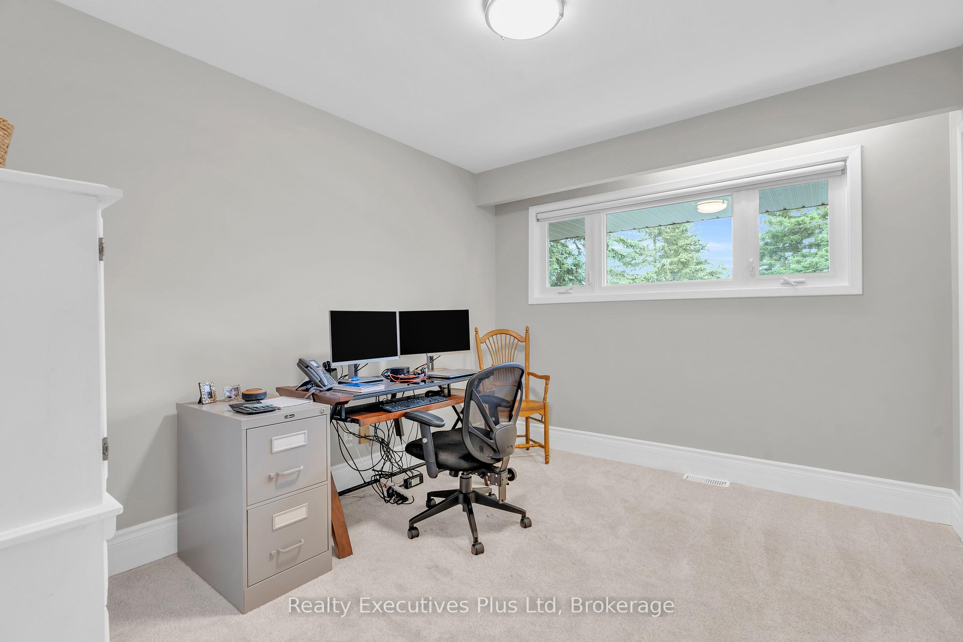Photo 12 of 135 Cityview Drive N, Guelph, Grange Road — HOMEH