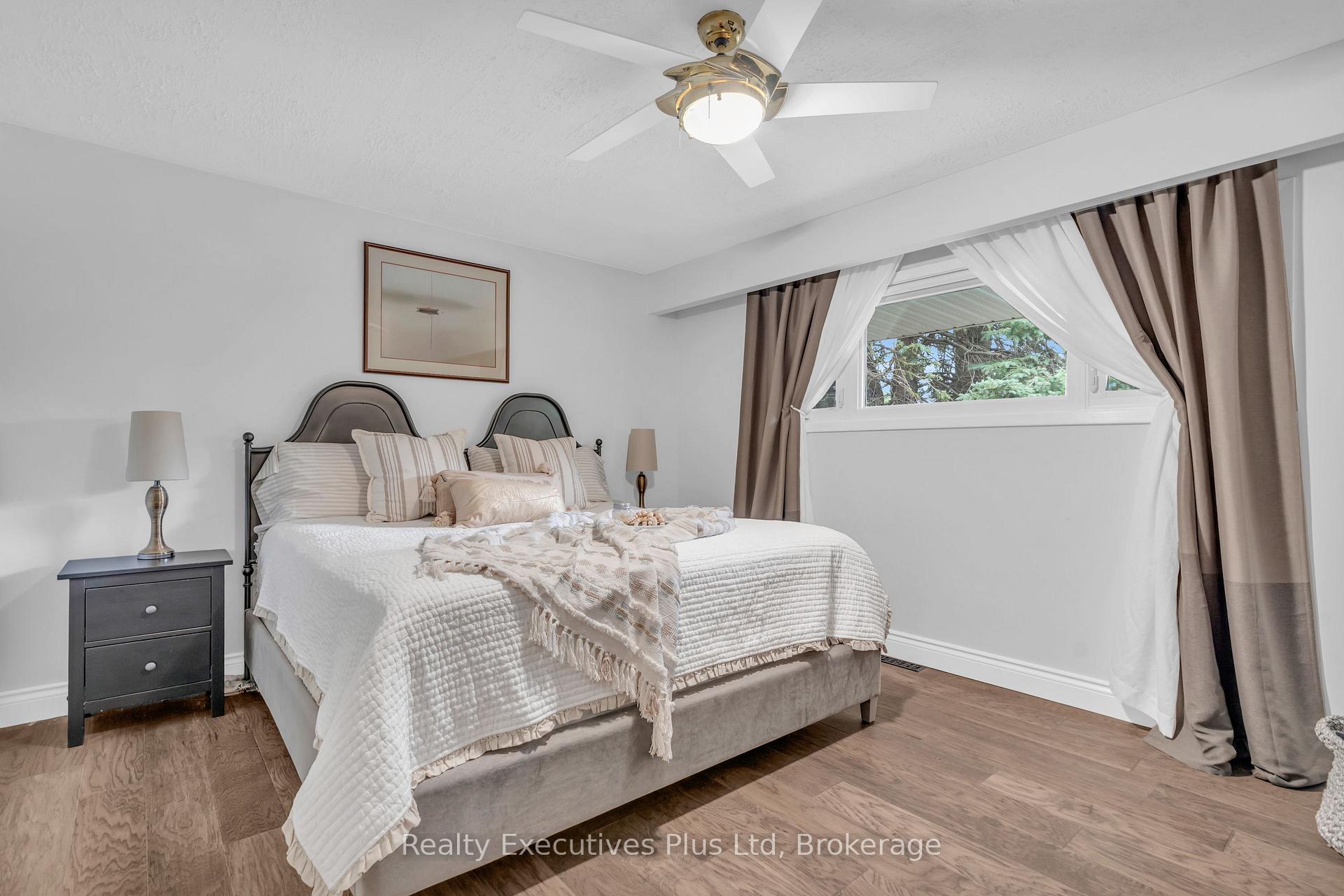 Photo 13 of 135 Cityview Drive N, Guelph, Grange Road — HOMEH