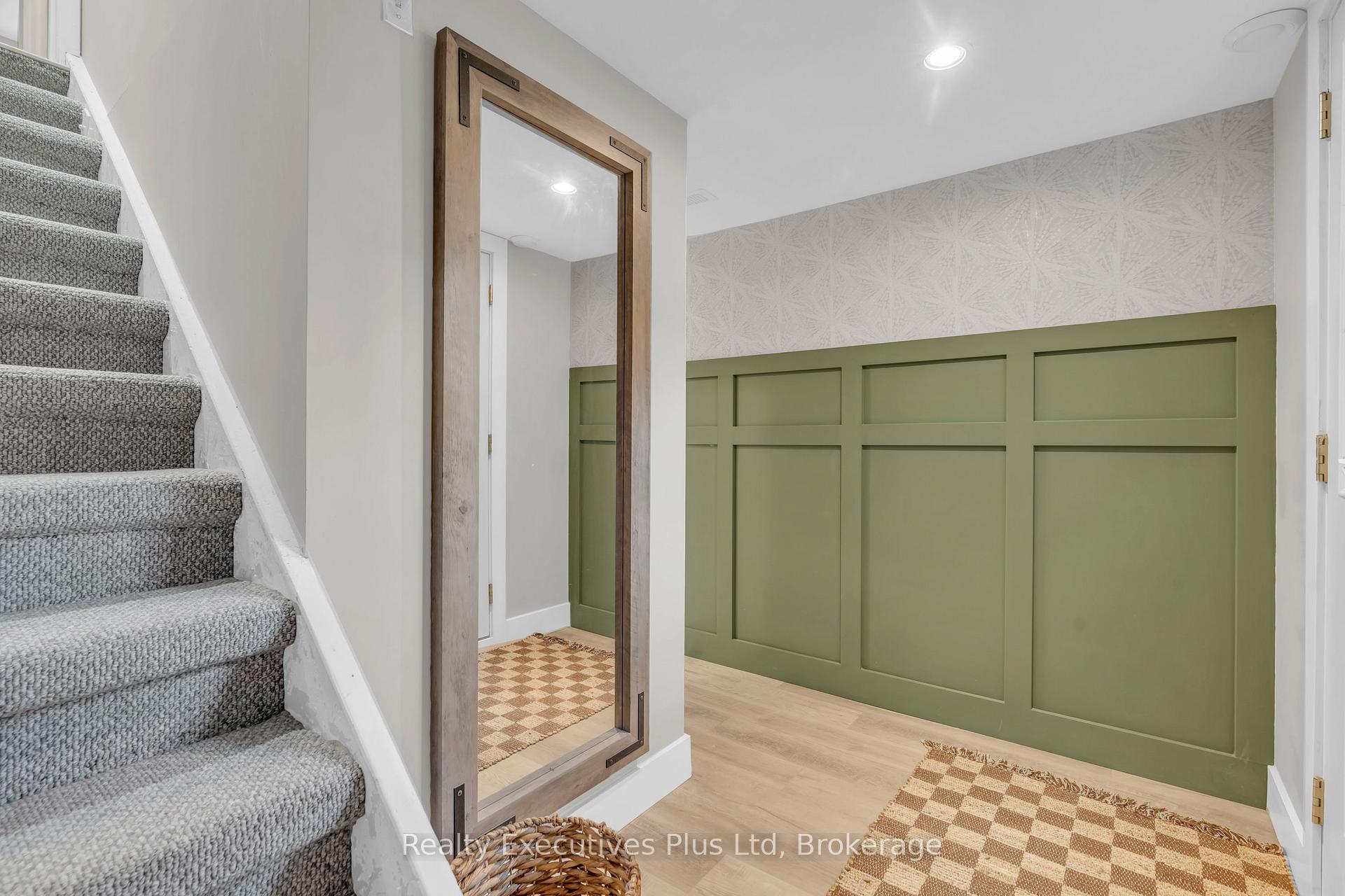 Photo 15 of 135 Cityview Drive N, Guelph, Grange Road — HOMEH