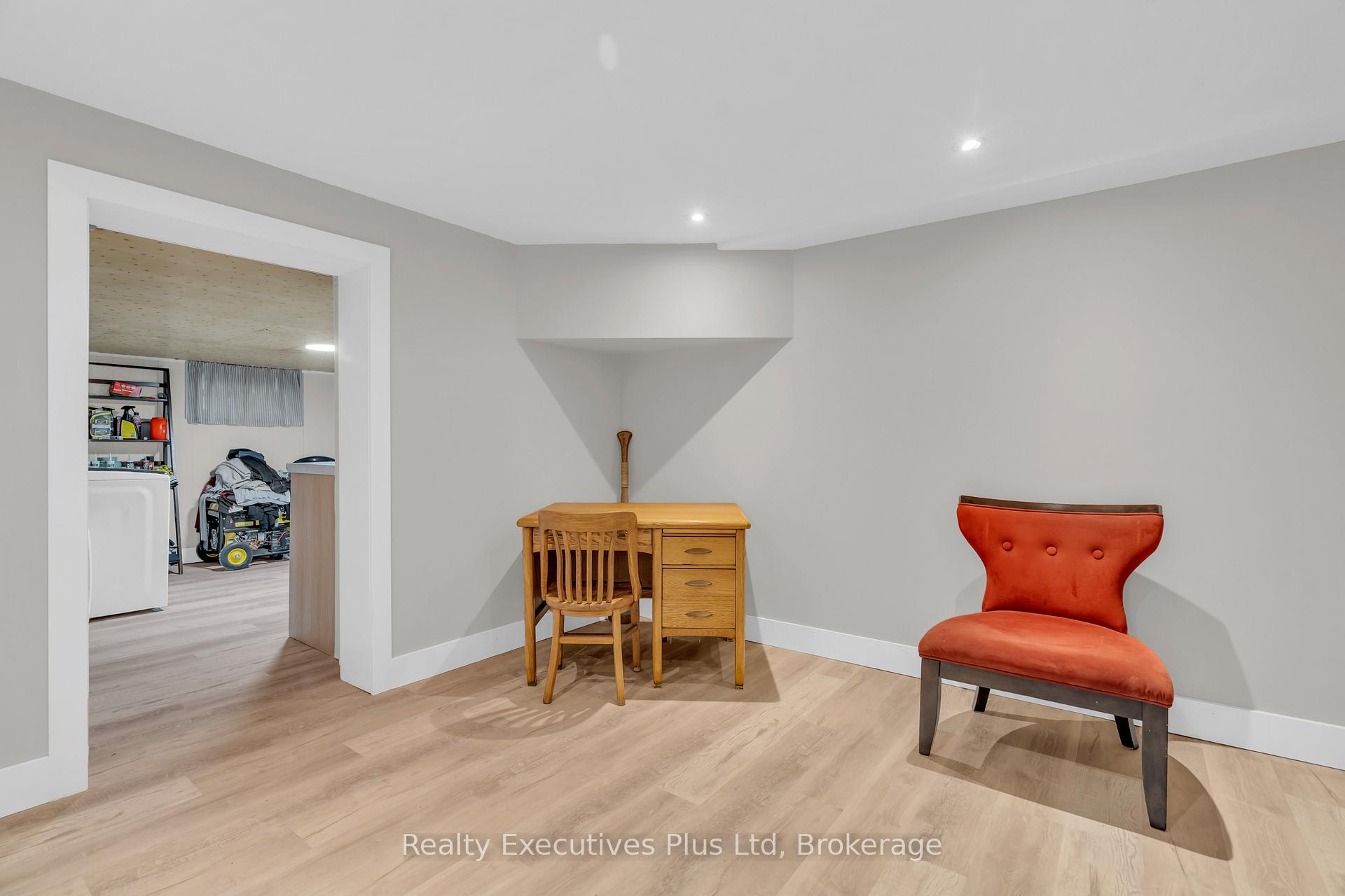 Photo 17 of 135 Cityview Drive N, Guelph, Grange Road — HOMEH