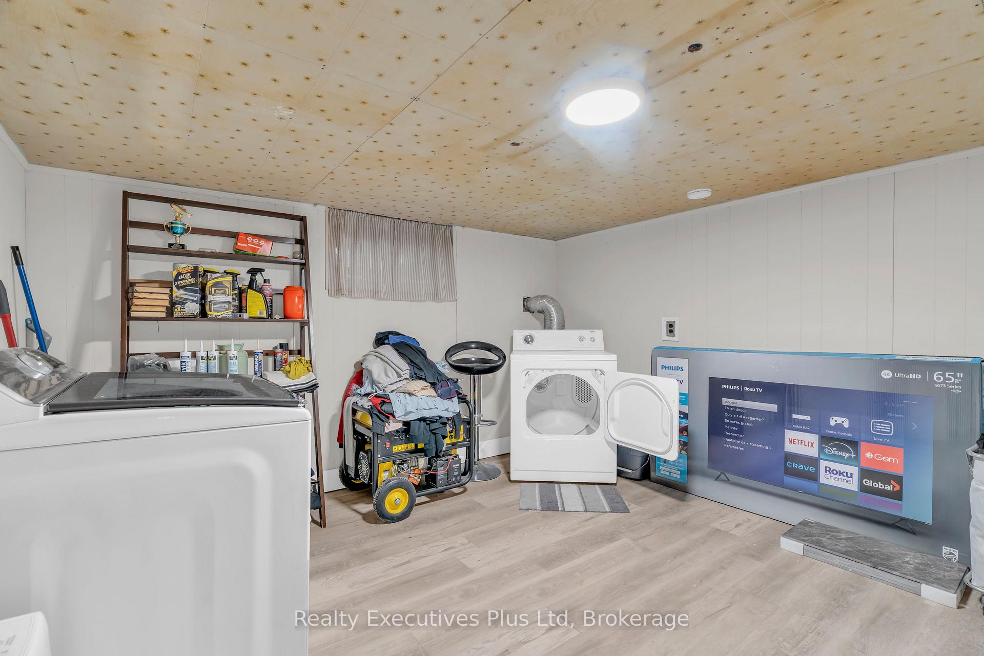 Photo 18 of 135 Cityview Drive N, Guelph, Grange Road — HOMEH