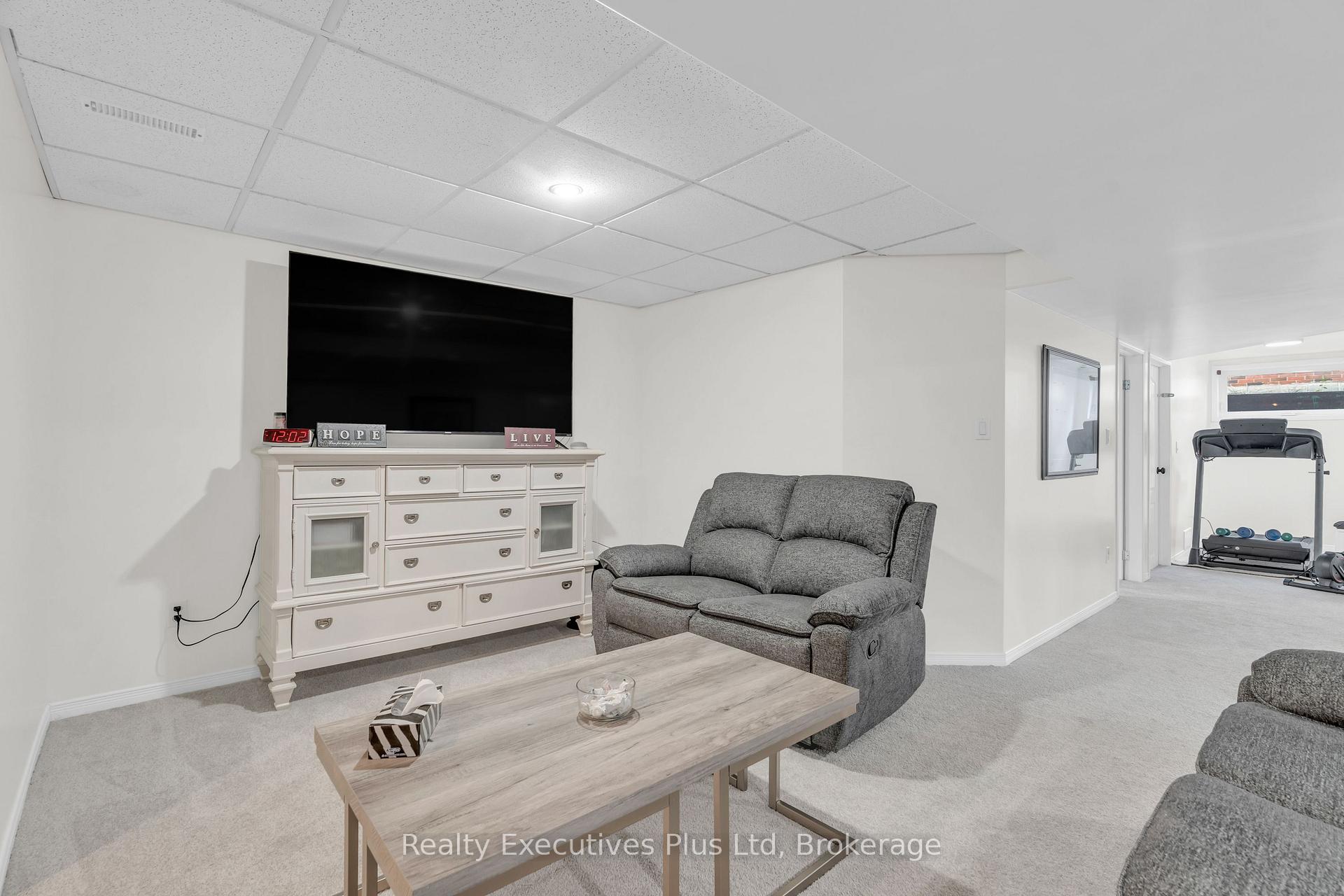 Photo 19 of 135 Cityview Drive N, Guelph, Grange Road — HOMEH