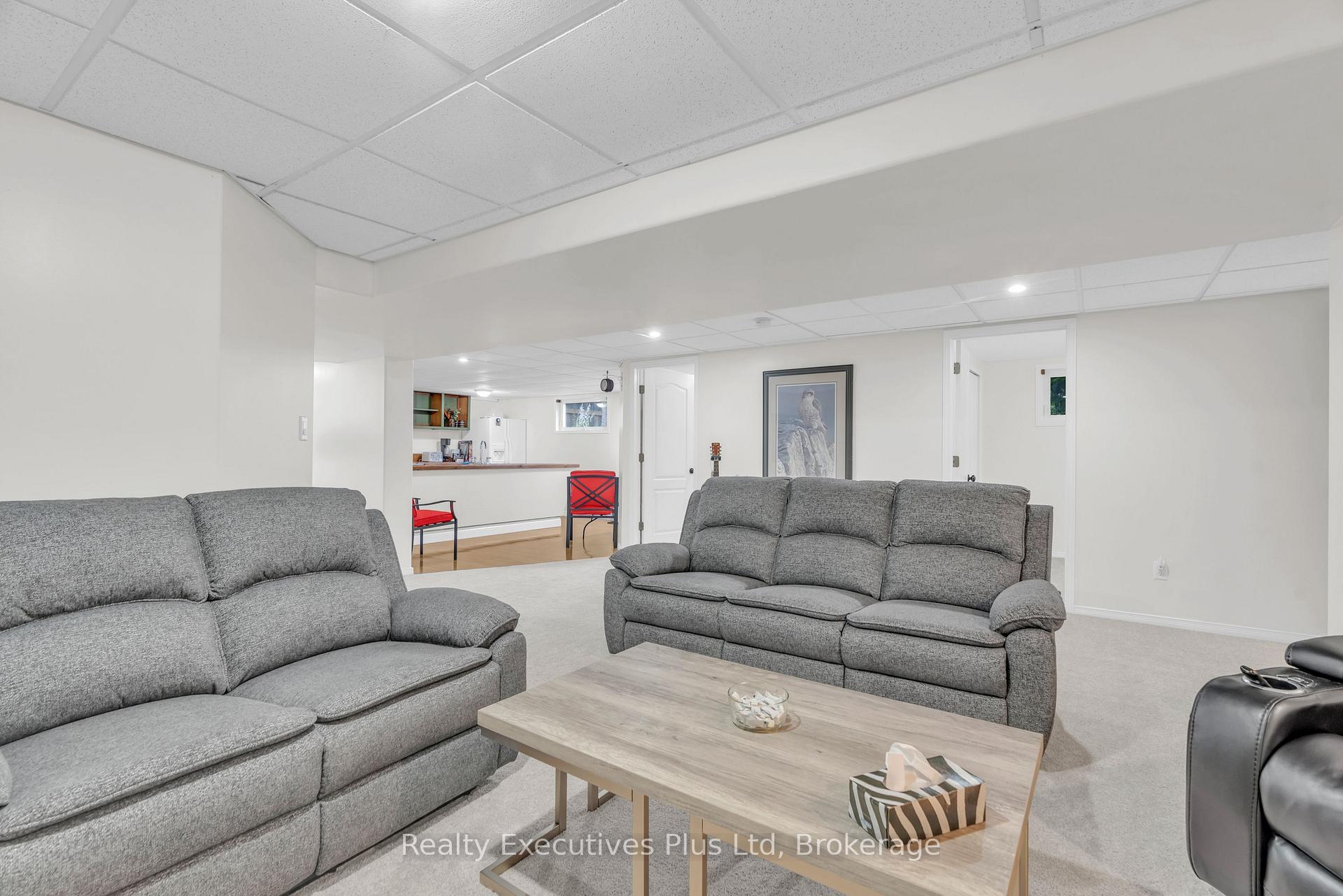 Photo 20 of 135 Cityview Drive N, Guelph, Grange Road — HOMEH