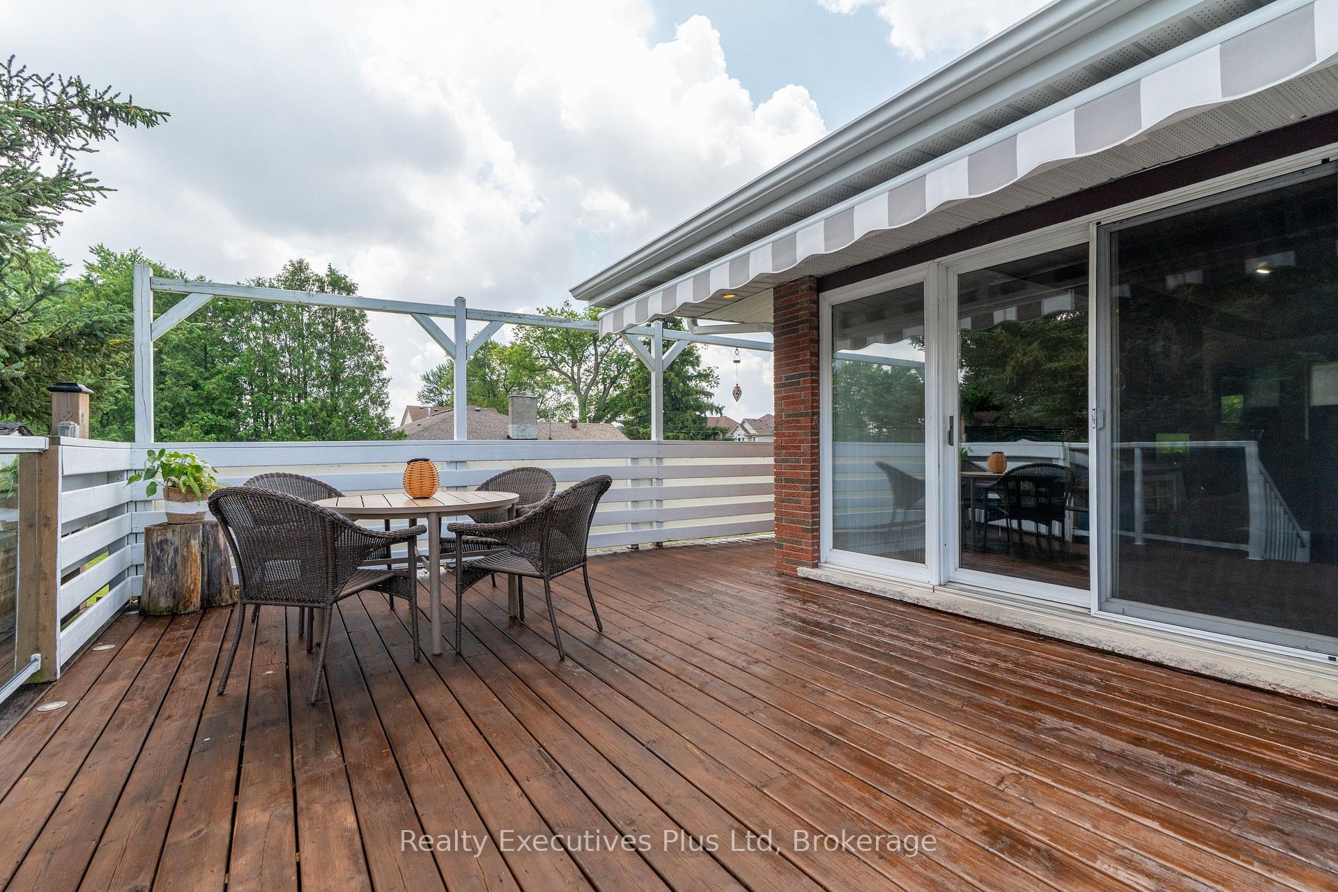 Photo 26 of 135 Cityview Drive N, Guelph, Grange Road — HOMEH