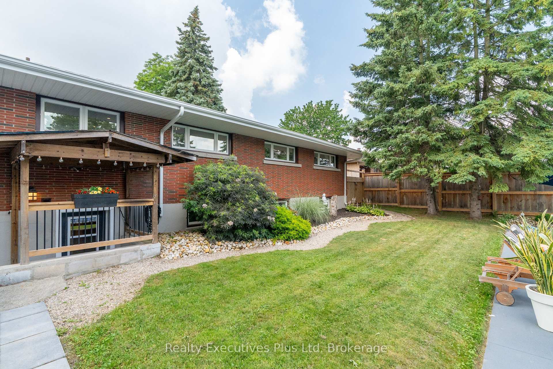 Photo 28 of 135 Cityview Drive N, Guelph, Grange Road — HOMEH