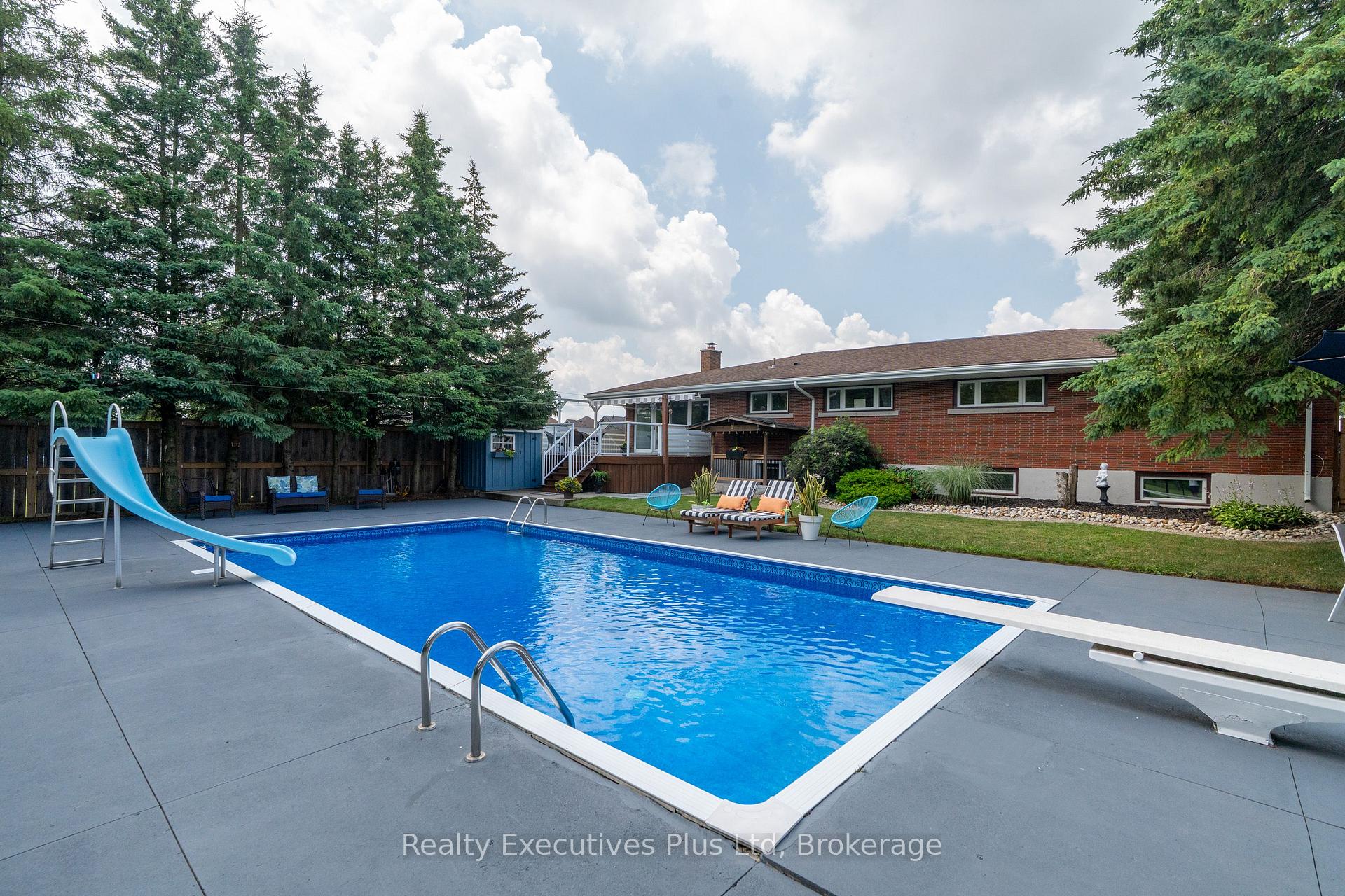 Photo 31 of 135 Cityview Drive N, Guelph, Grange Road — HOMEH