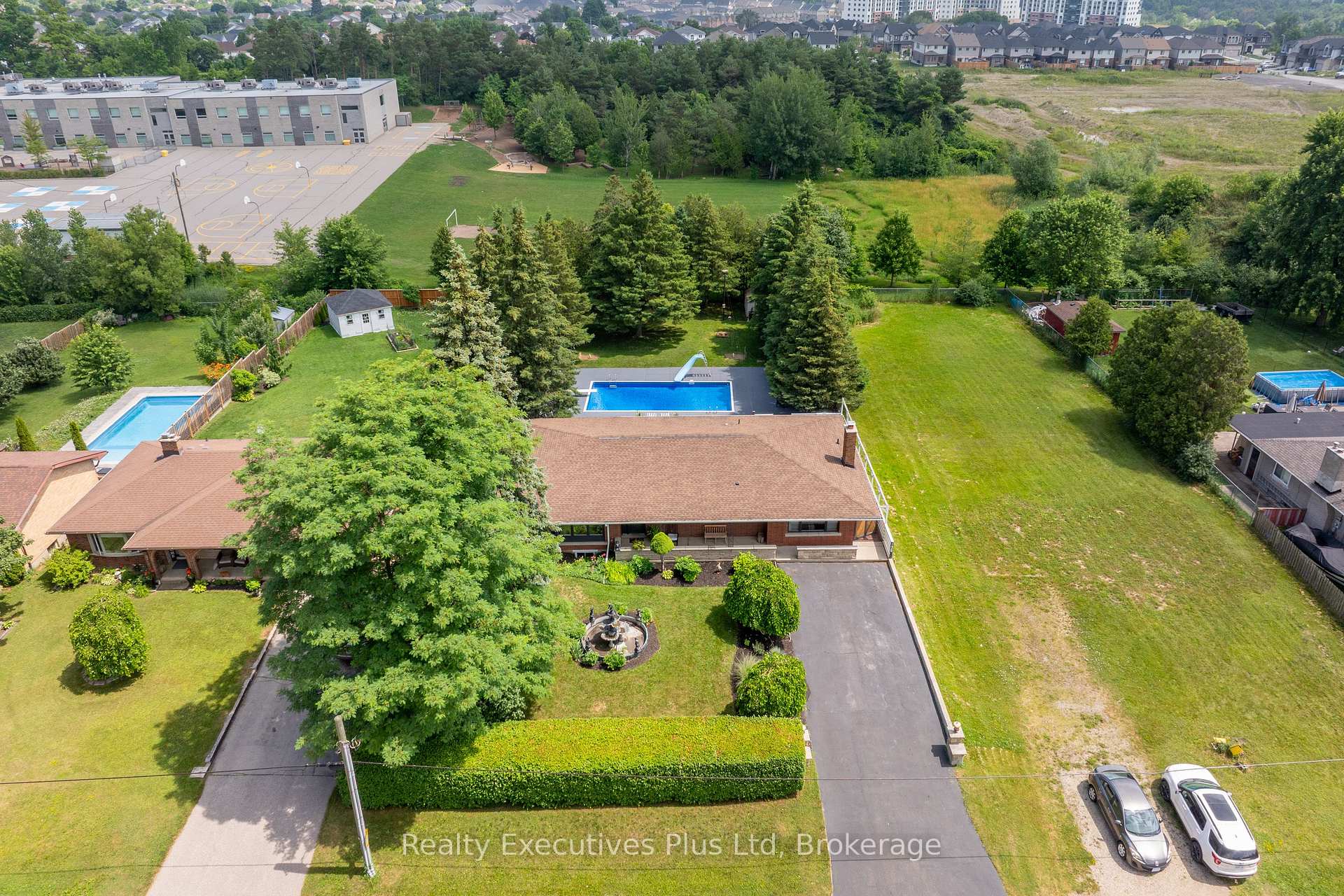 Photo 33 of 135 Cityview Drive N, Guelph, Grange Road — HOMEH
