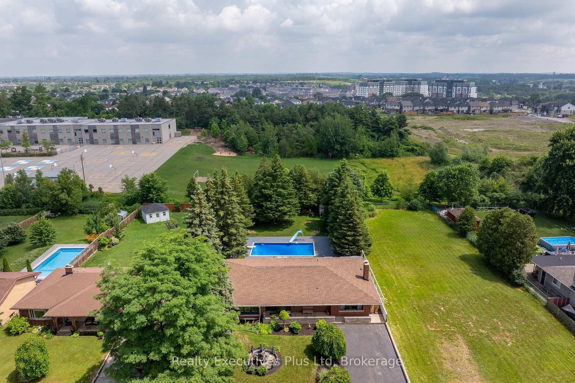 Photo 34 of 135 Cityview Drive N, Guelph, Grange Road — HOMEH