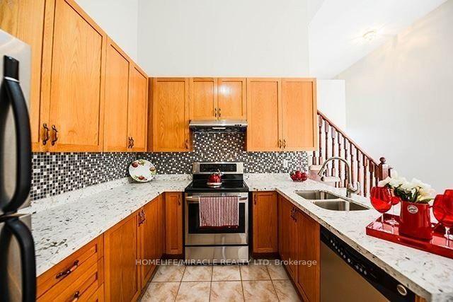 Photo 17 of 120 River Rock Crescent, Brampton, Fletcher's Meadow — HOMEH